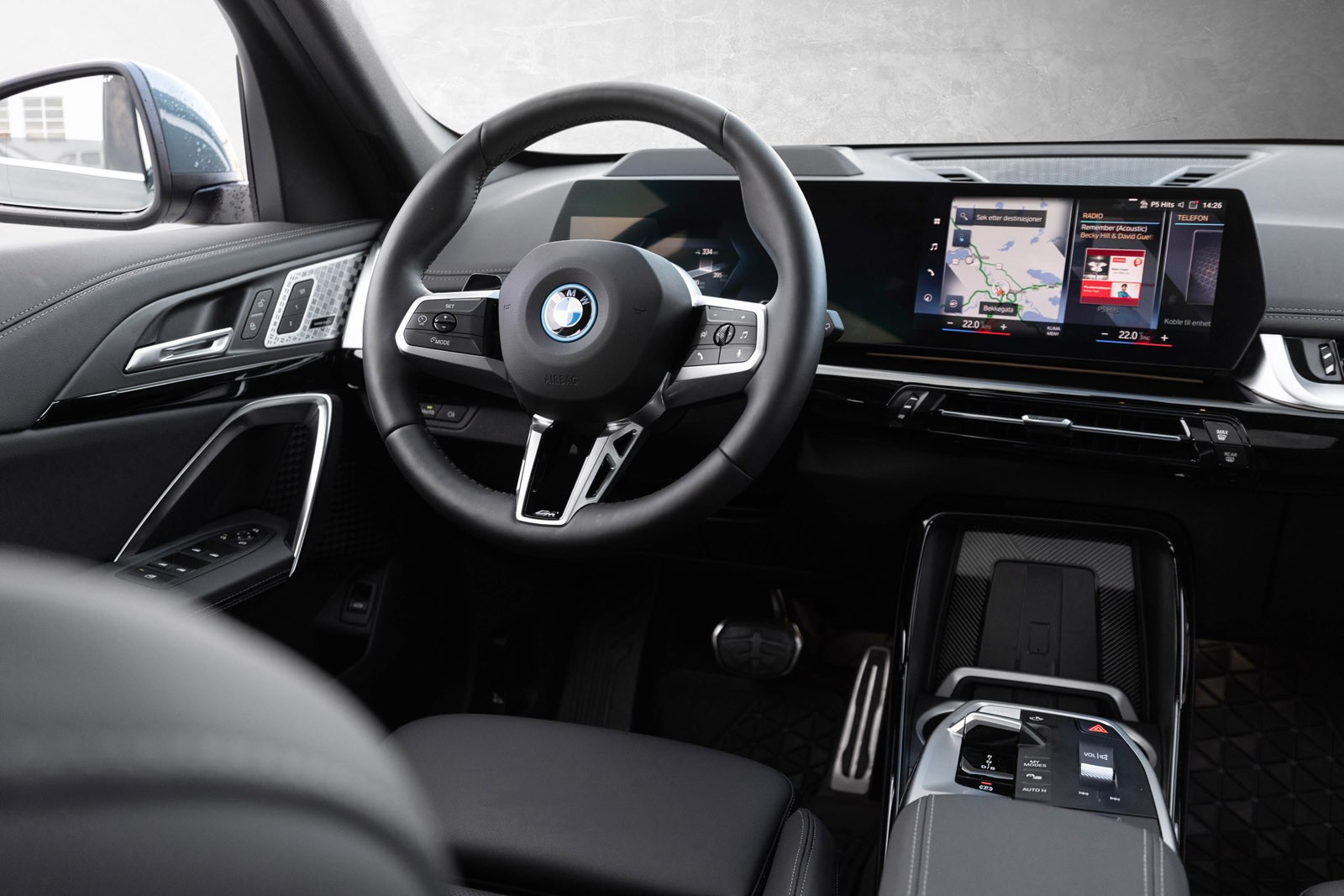 BMW iX1