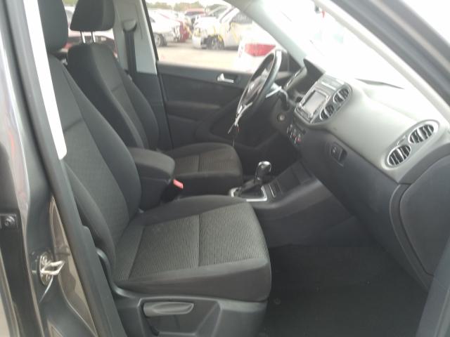 Volkswagen Tiguan S 2015