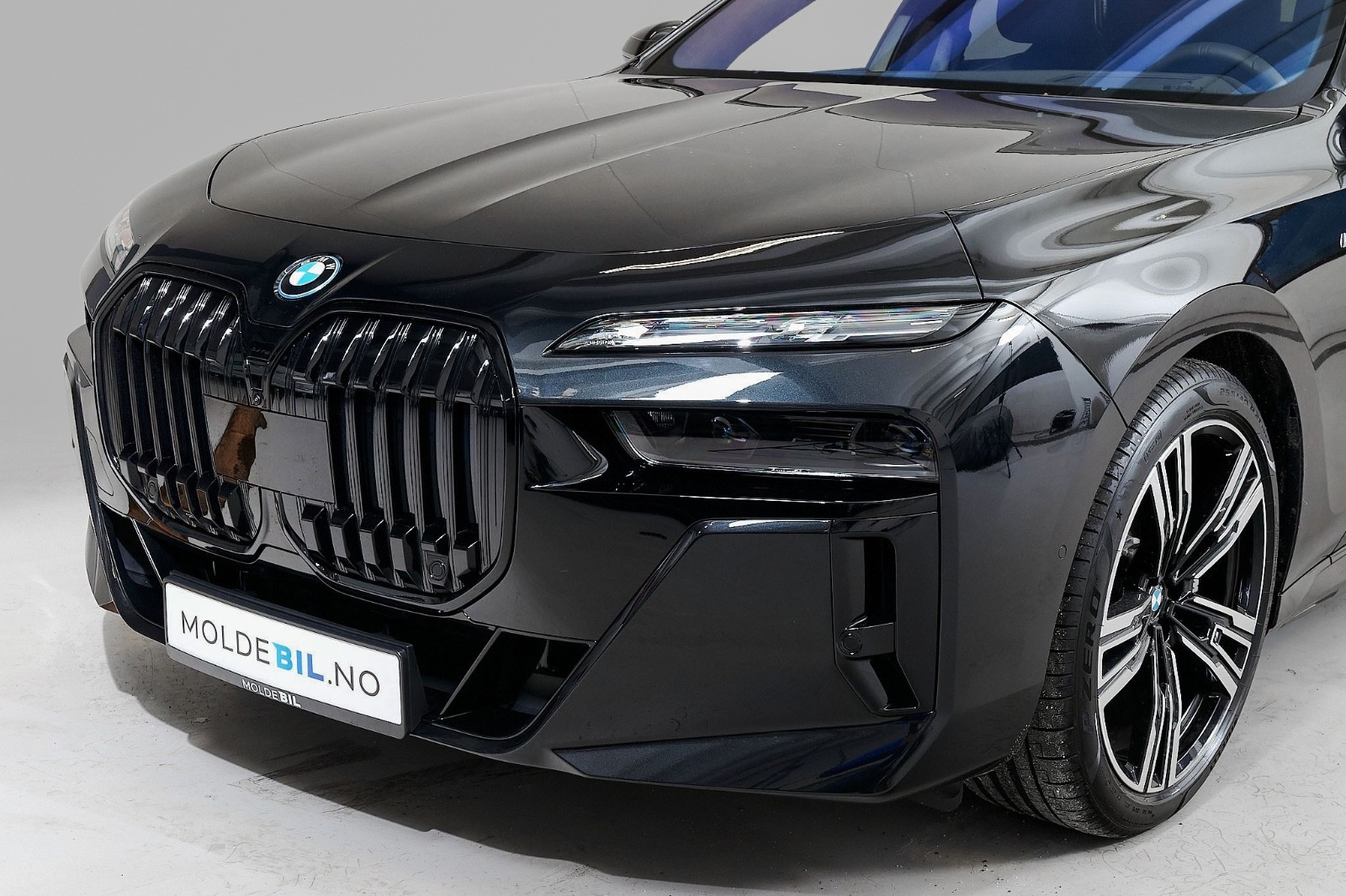 BMW i7