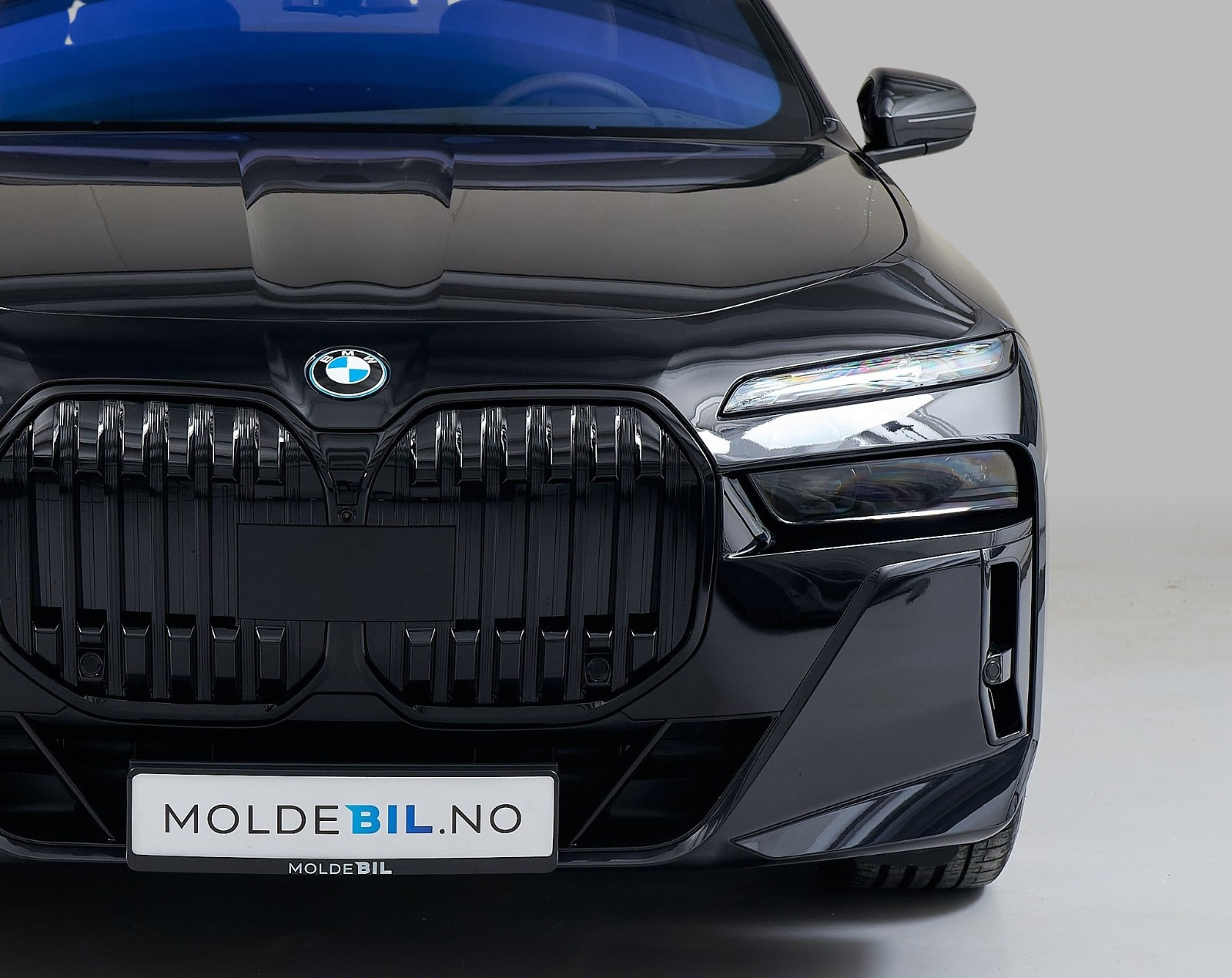 BMW i7