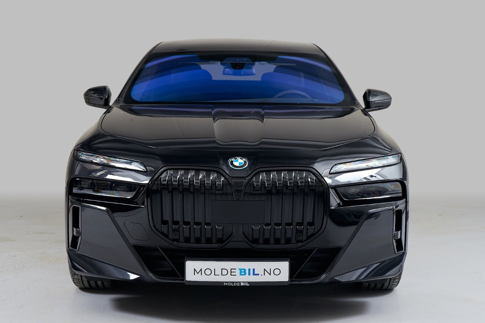 BMW i7