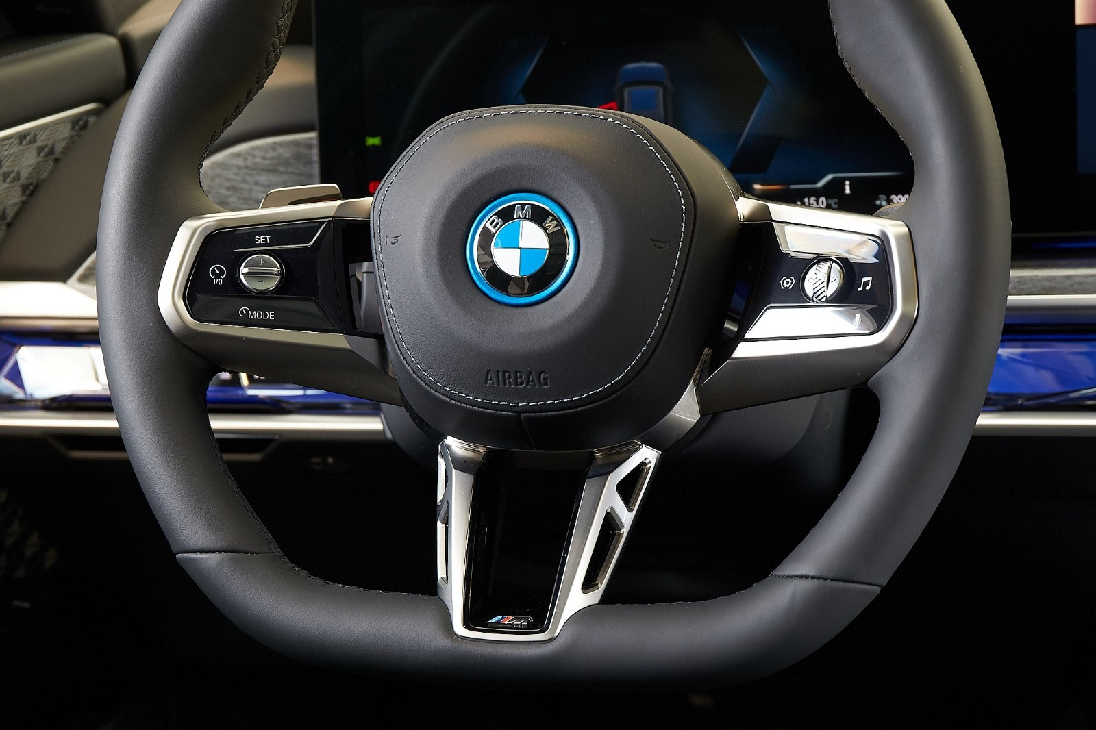 BMW i7