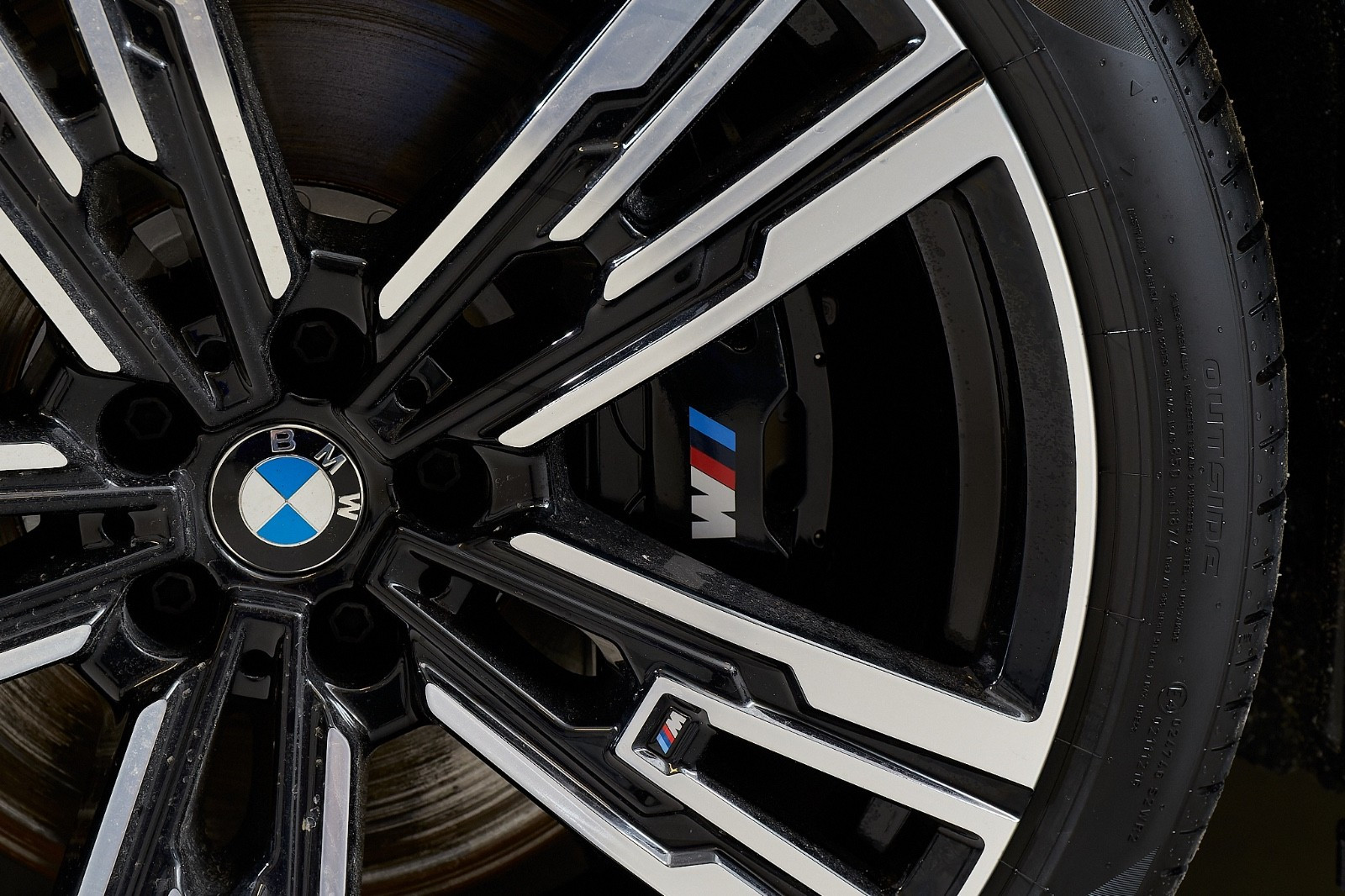 BMW i7