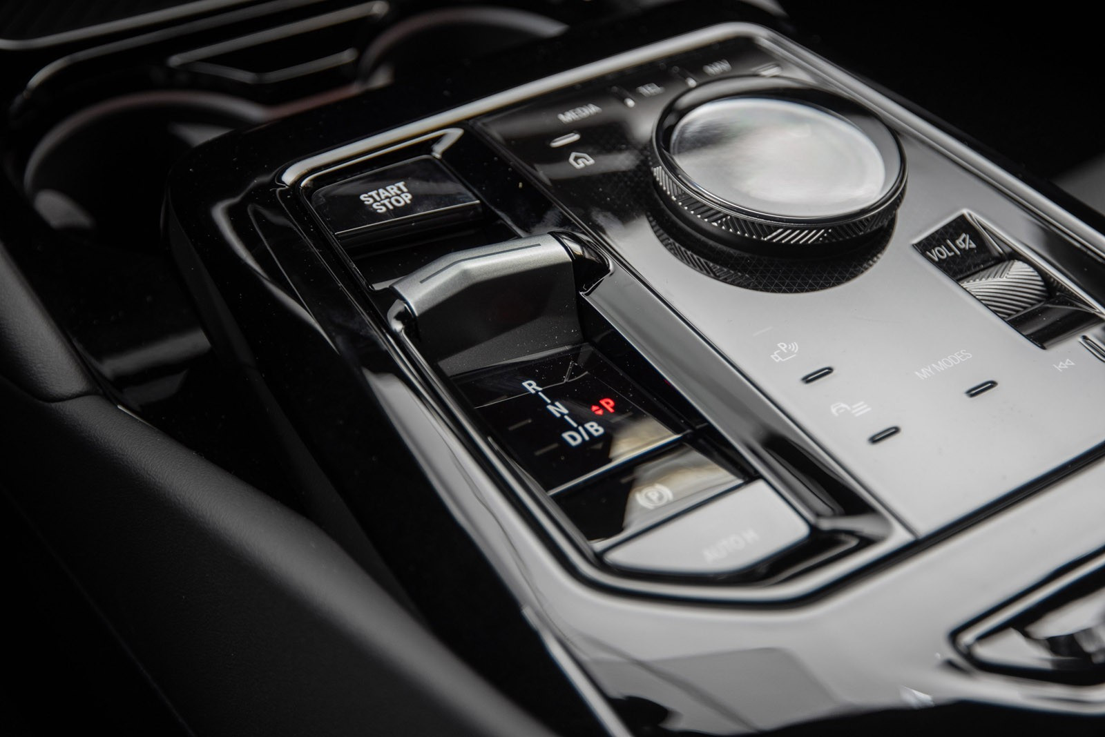 BMW i5 M60