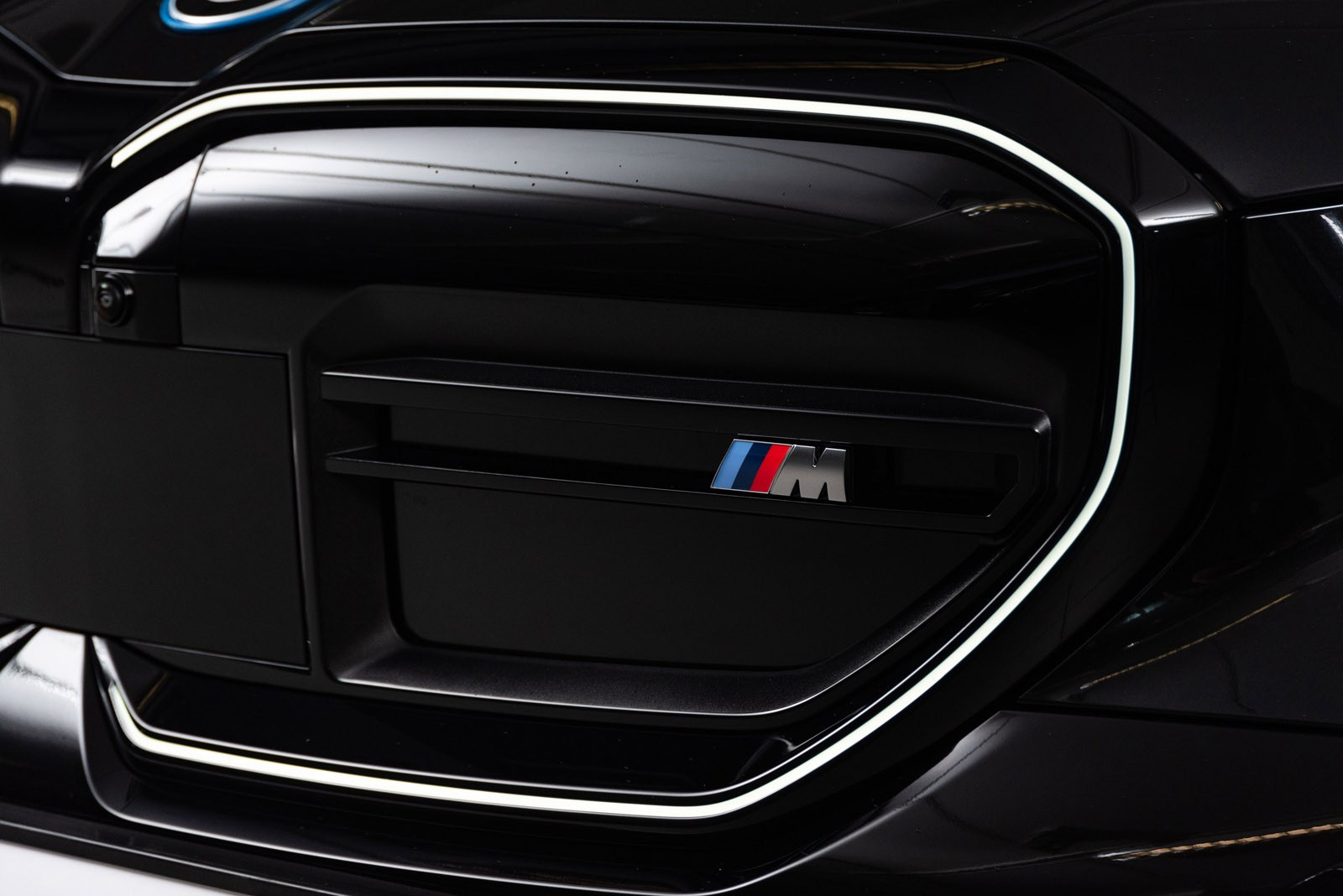 BMW i5 M60