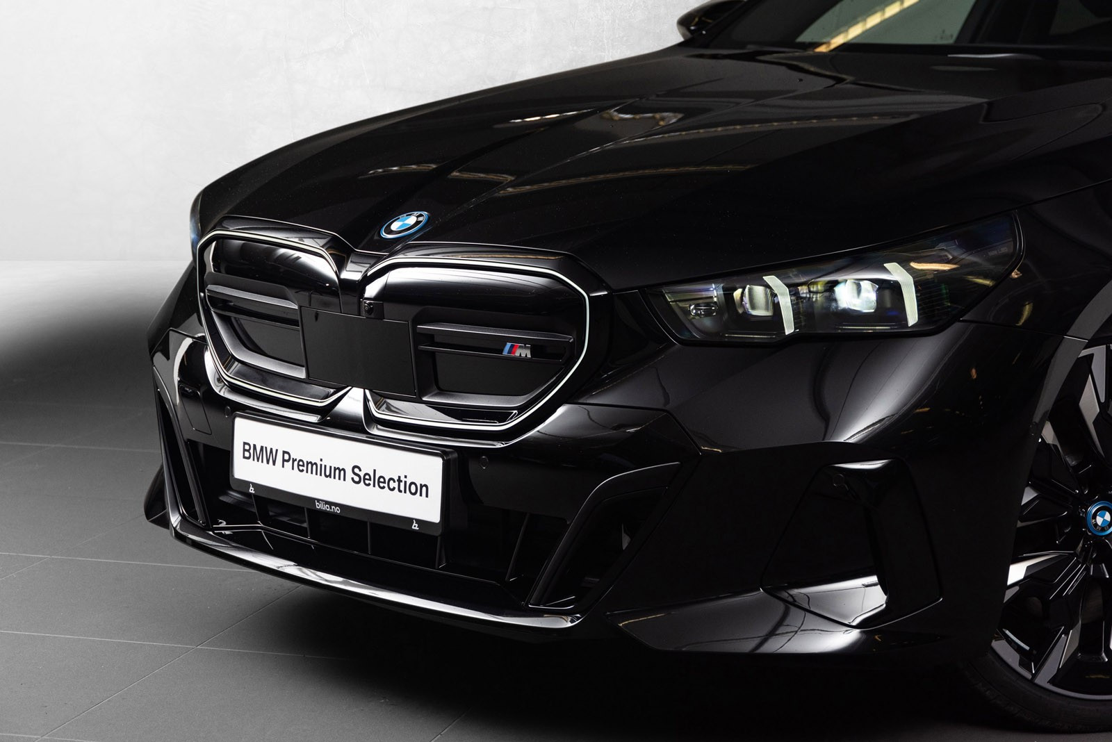 BMW i5 M60