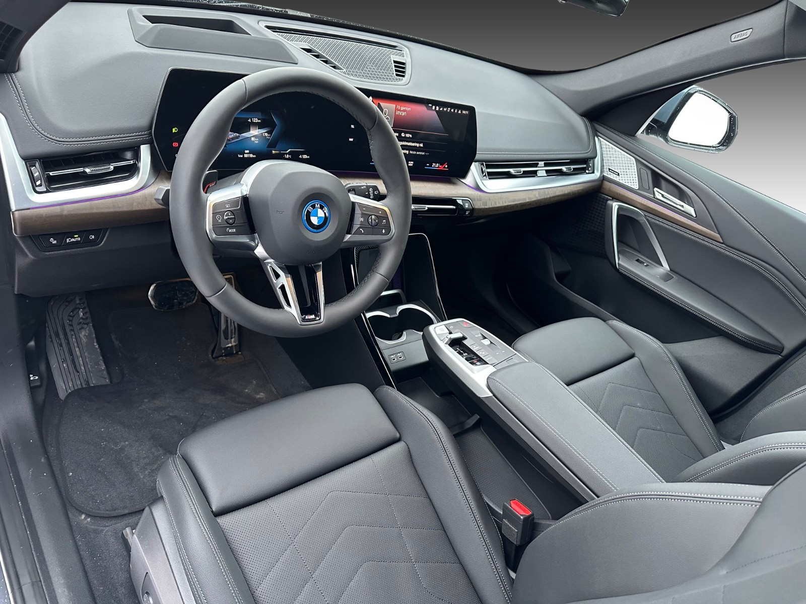 BMW iX1