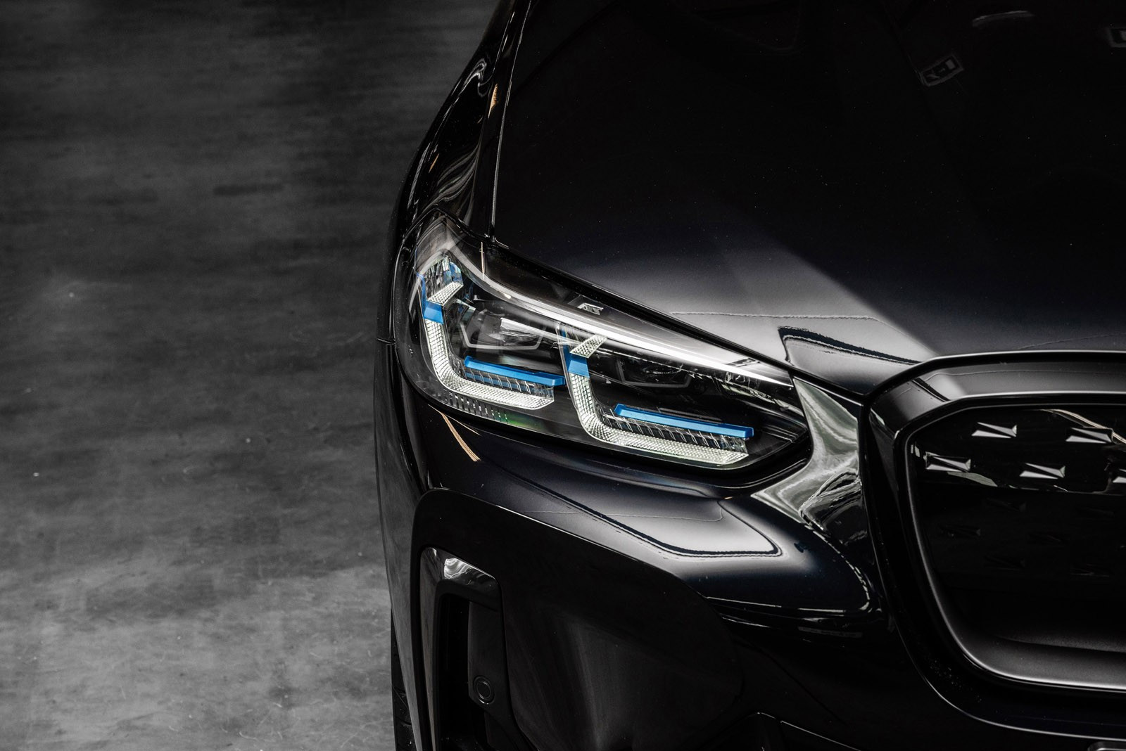BMW iX3
