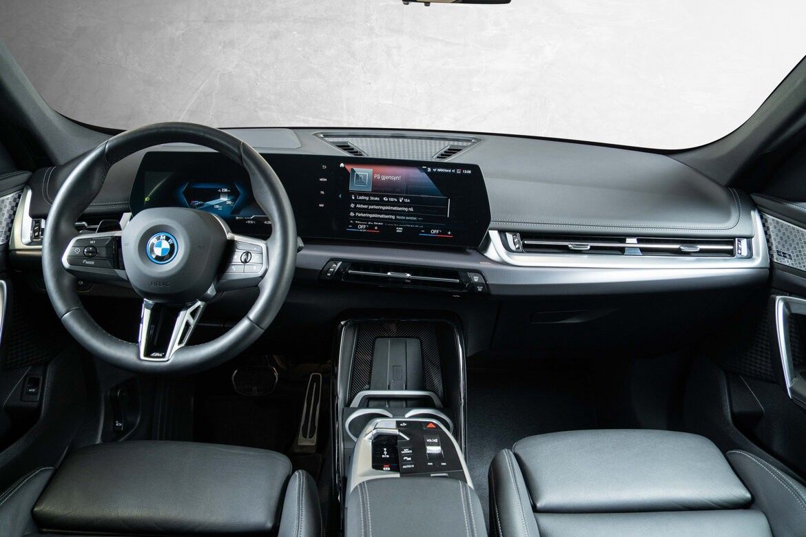 BMW iX1