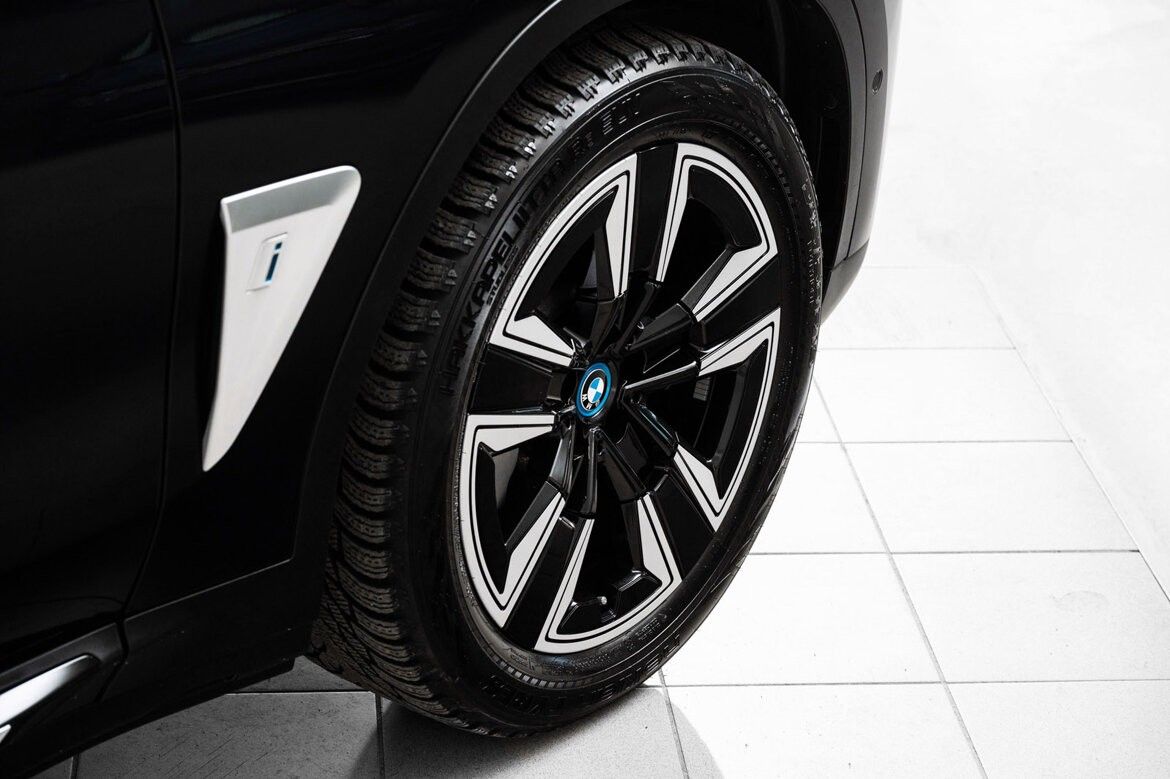 BMW iX3