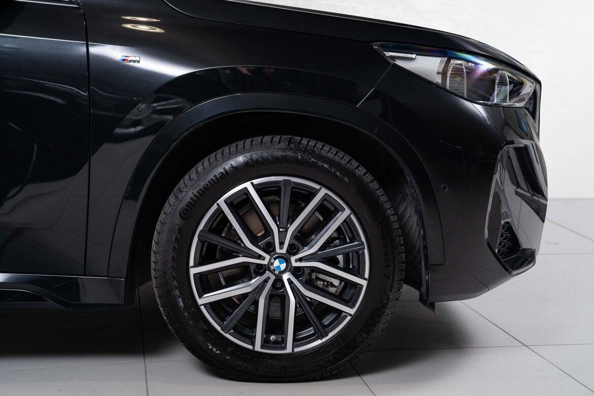 BMW iX1