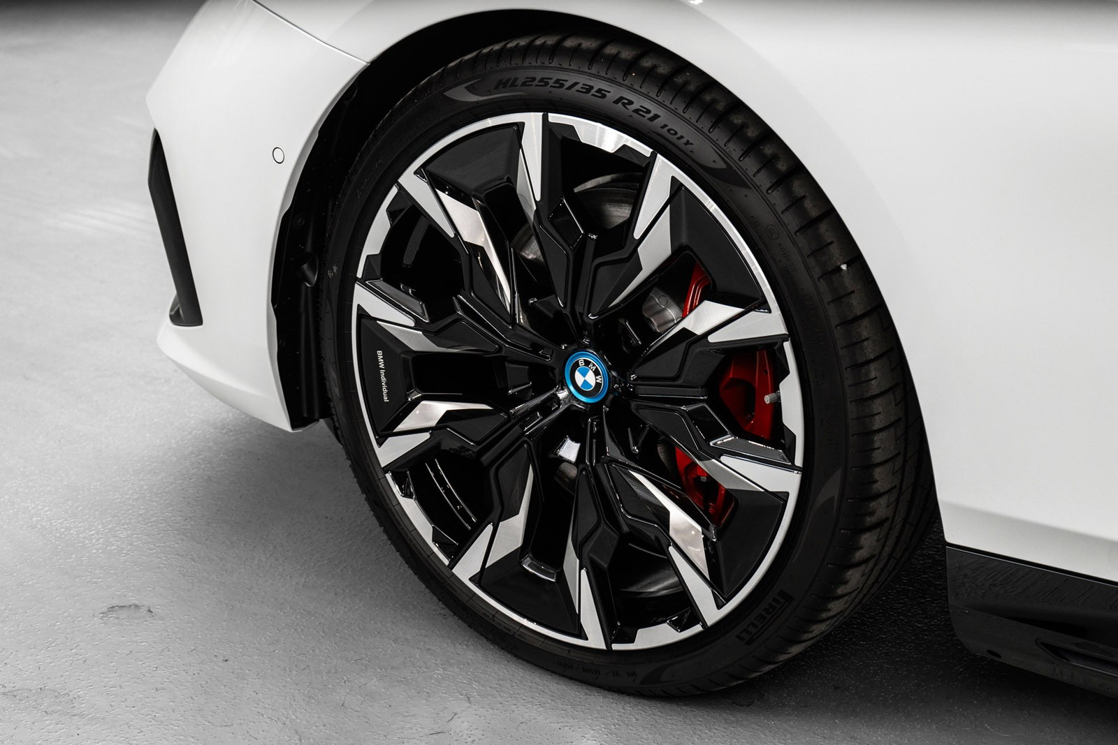 BMW i5 M60