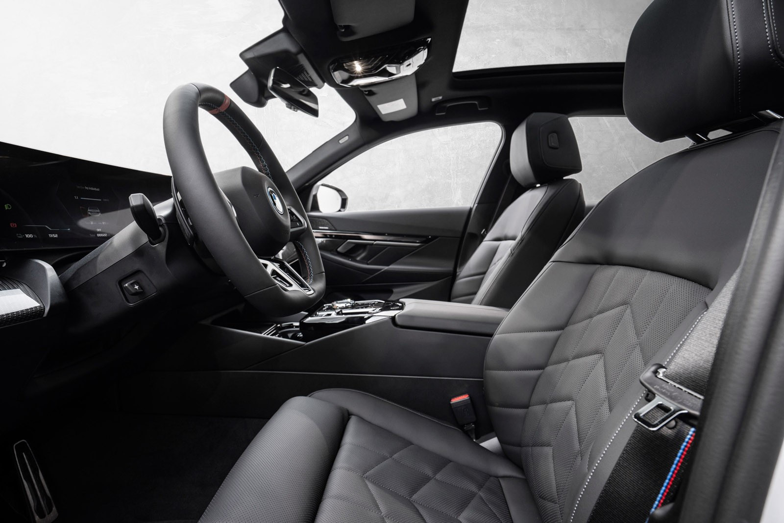 BMW i5 M60