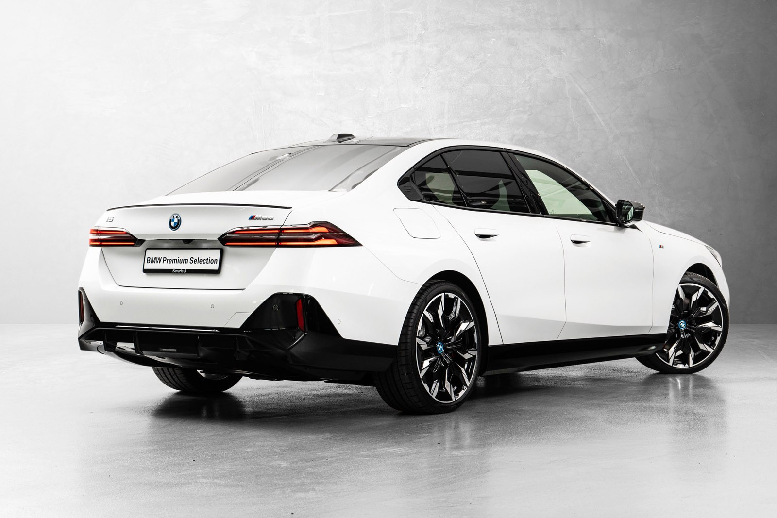 BMW i5 M60