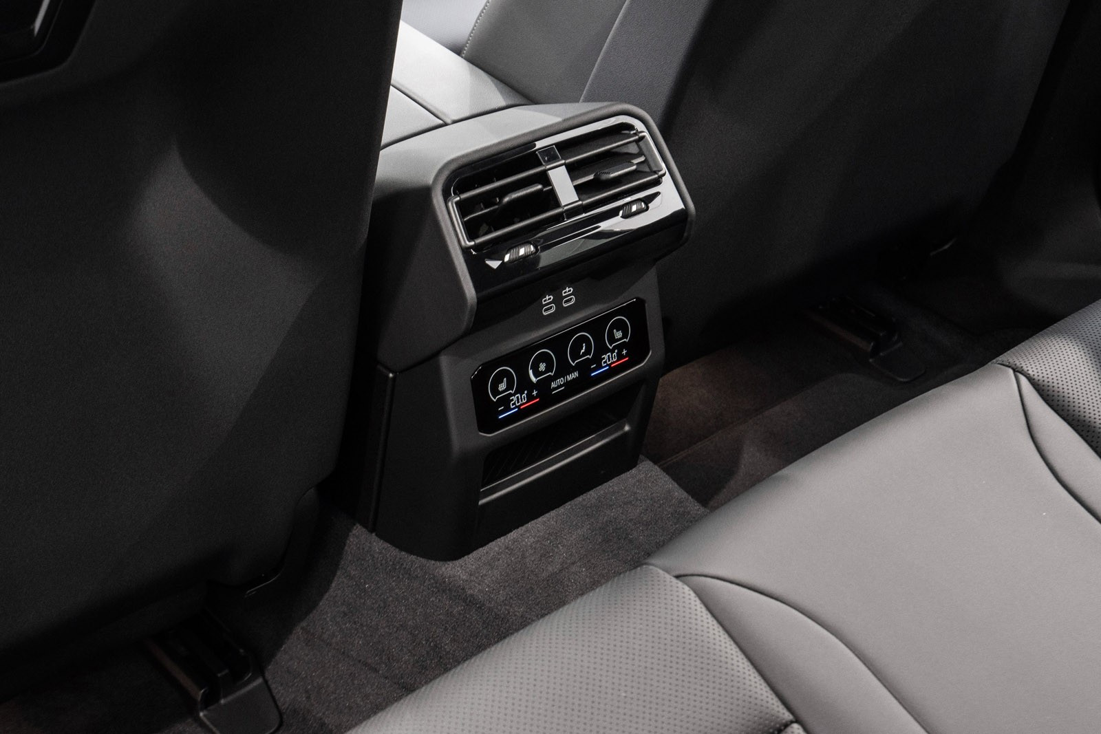 BMW i5 M60