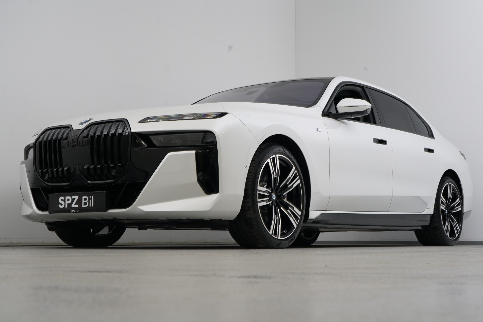 BMW i7