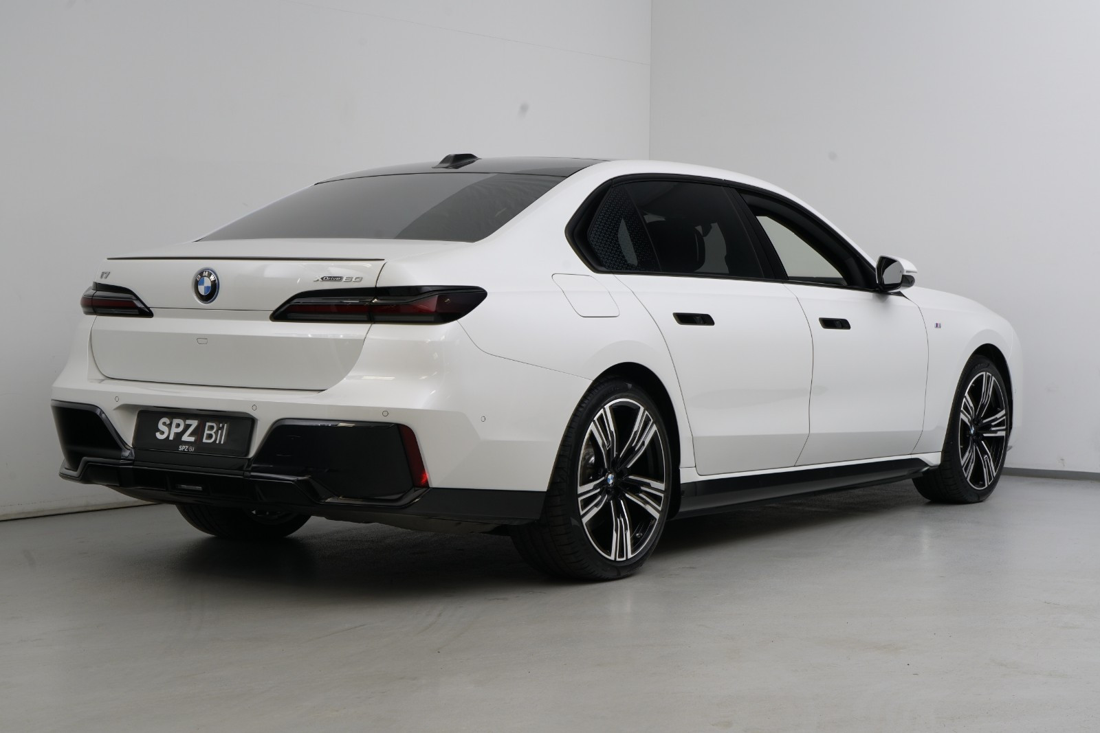 BMW i7