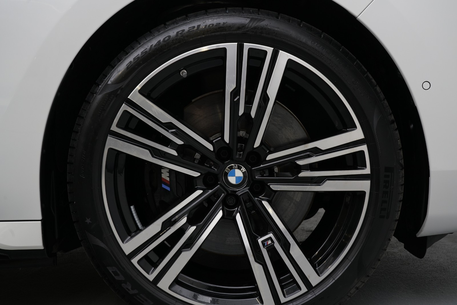 BMW i7