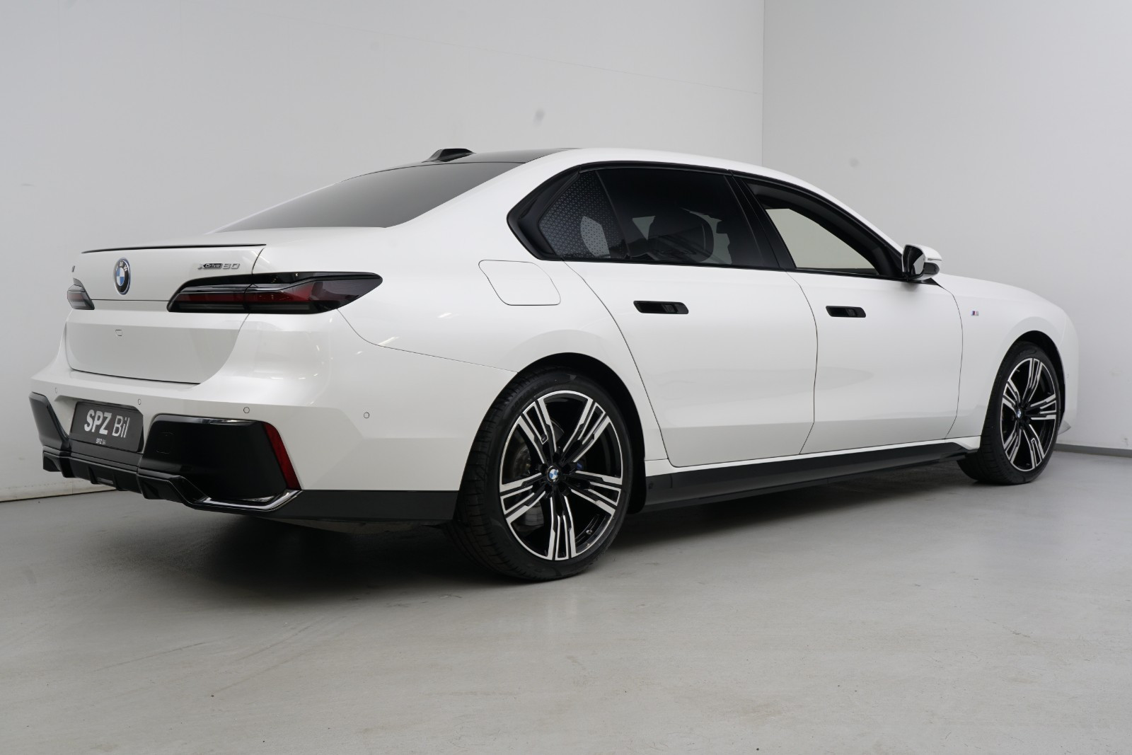 BMW i7
