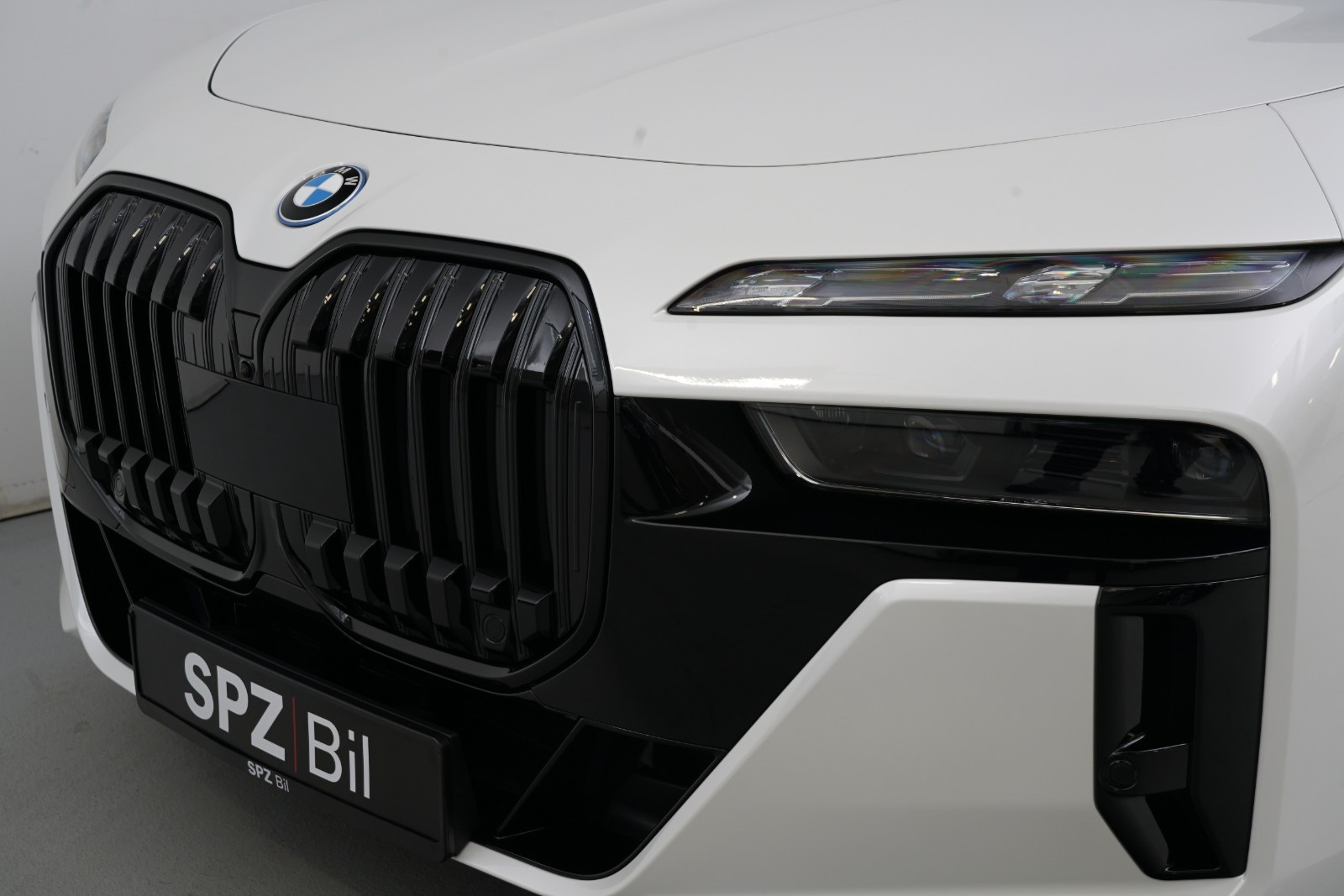 BMW i7