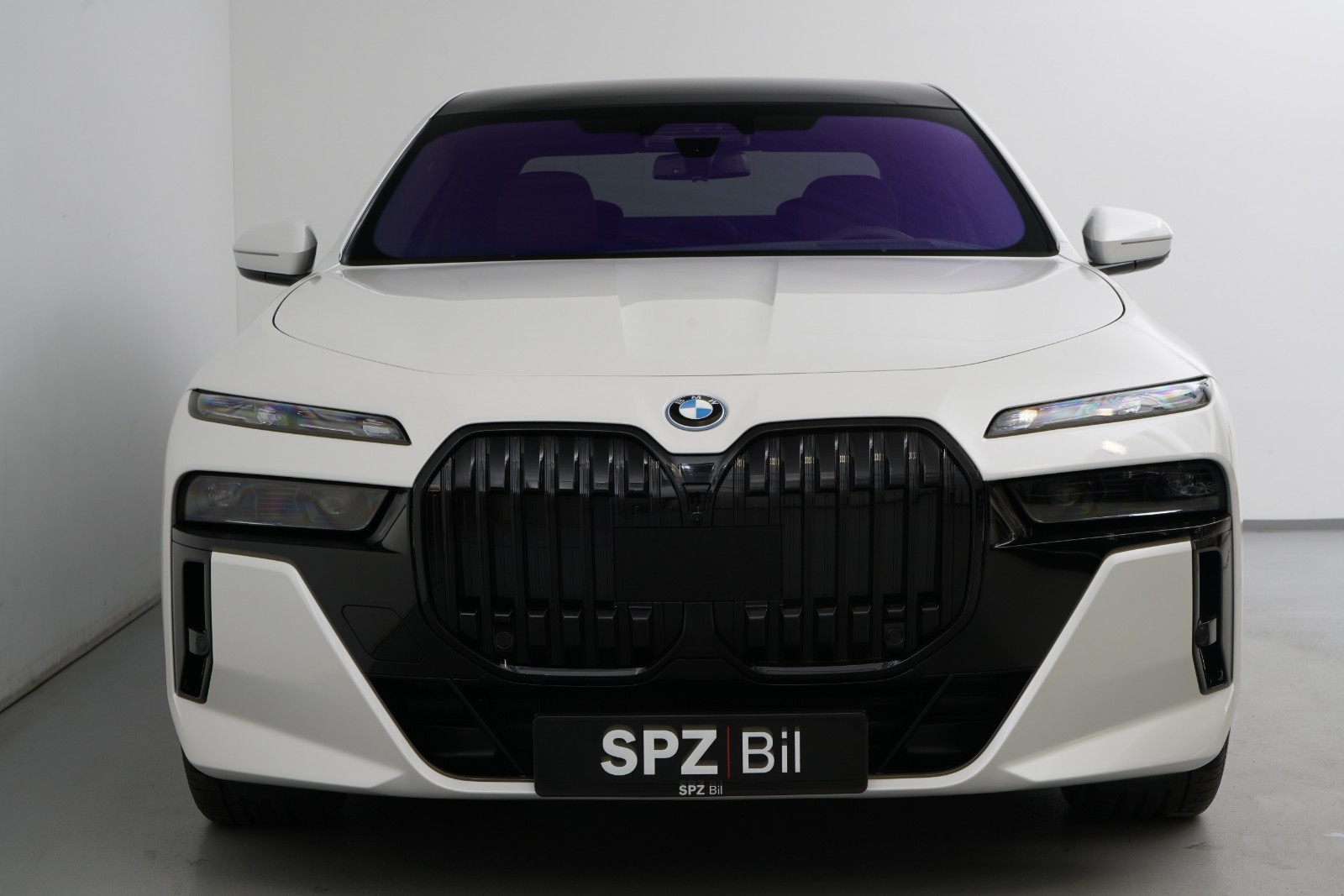 BMW i7