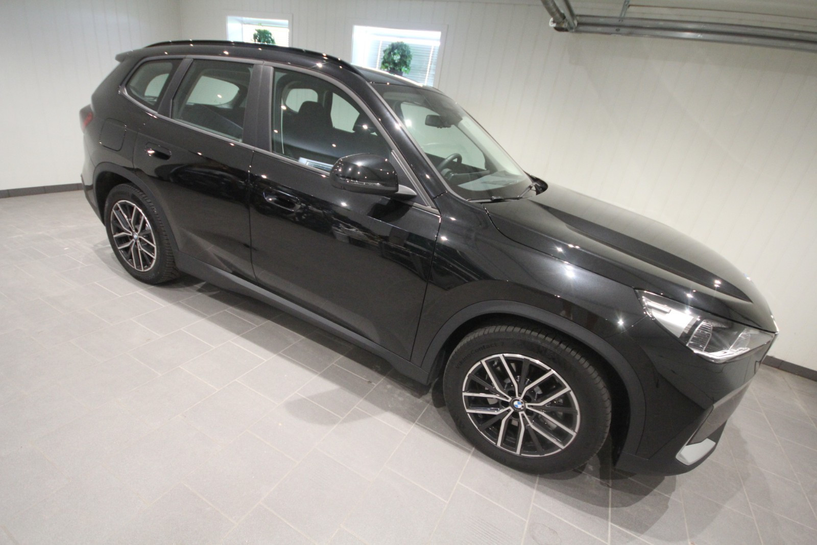BMW iX1
