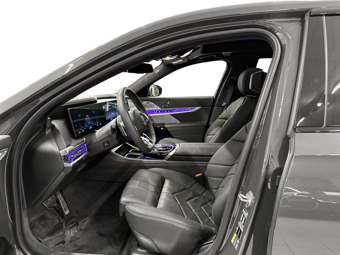 BMW i7