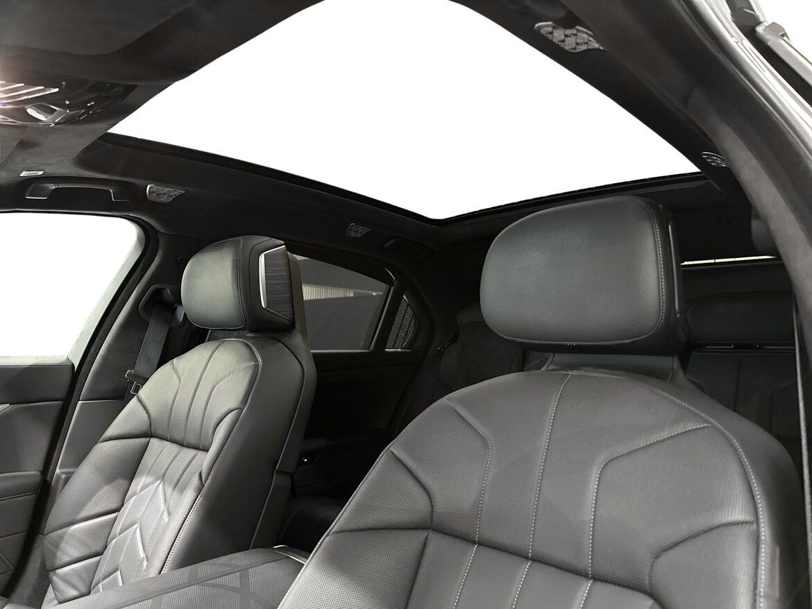 BMW i7
