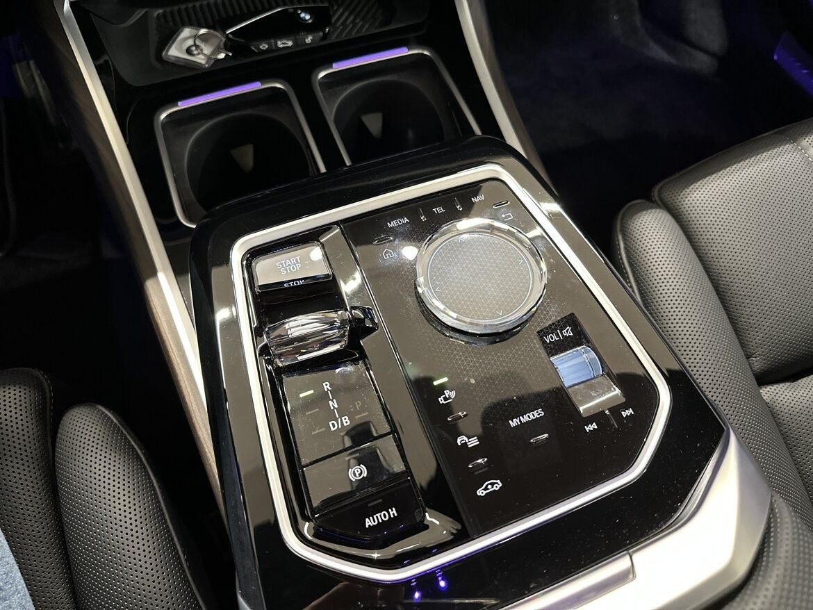 BMW i7