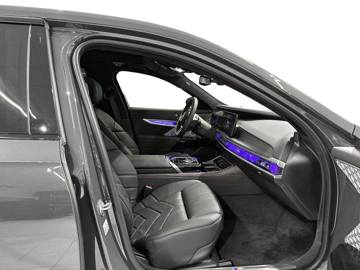 BMW i7