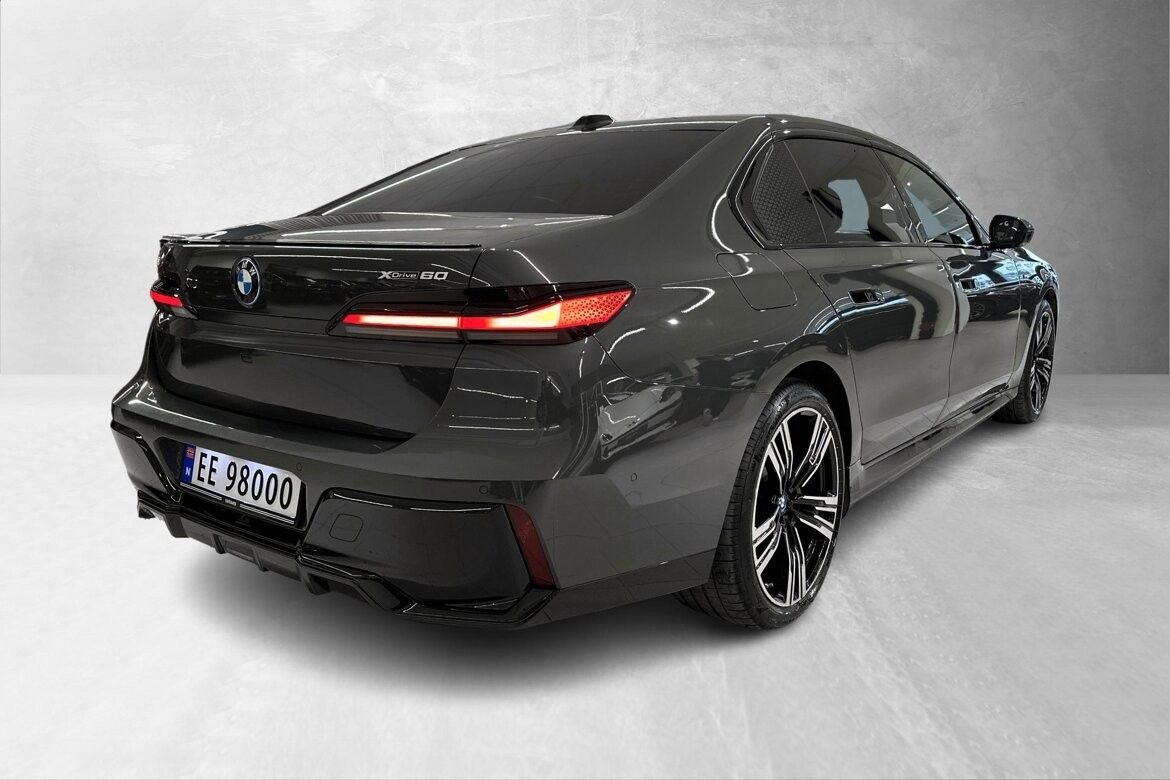 BMW i7