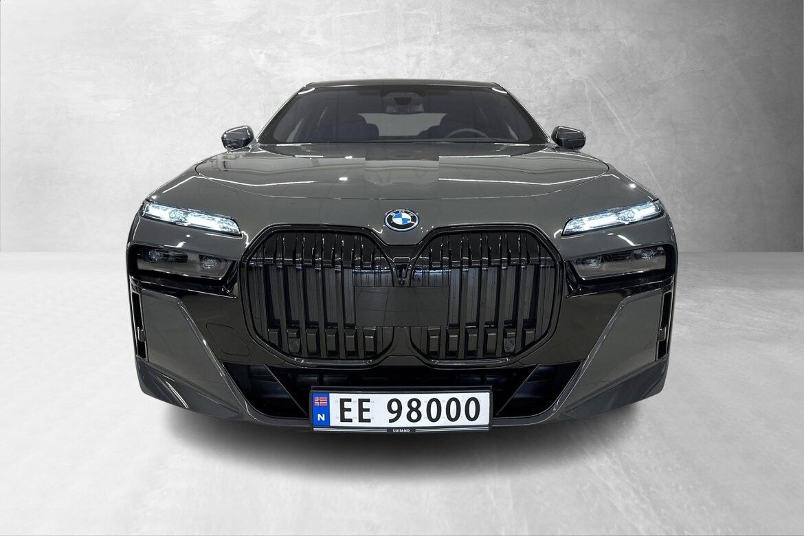 BMW i7
