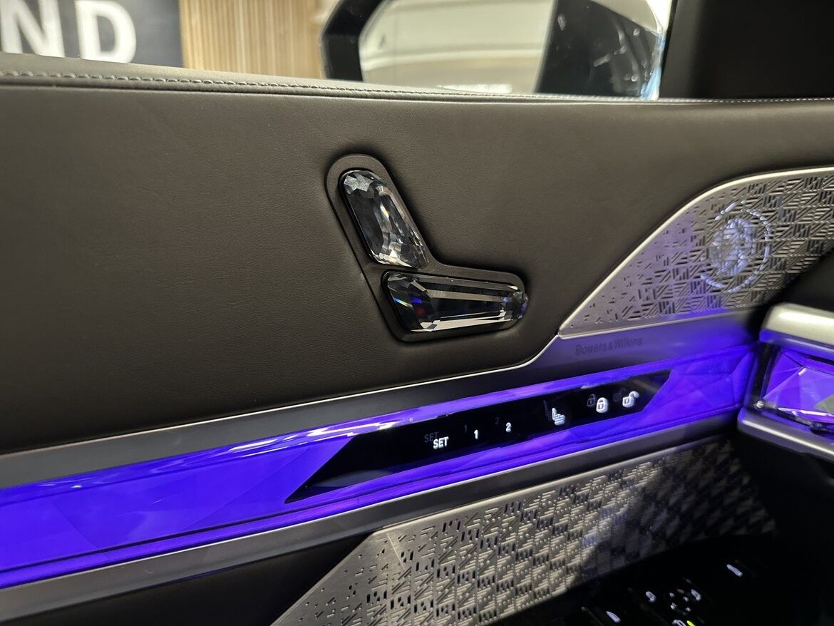 BMW i7
