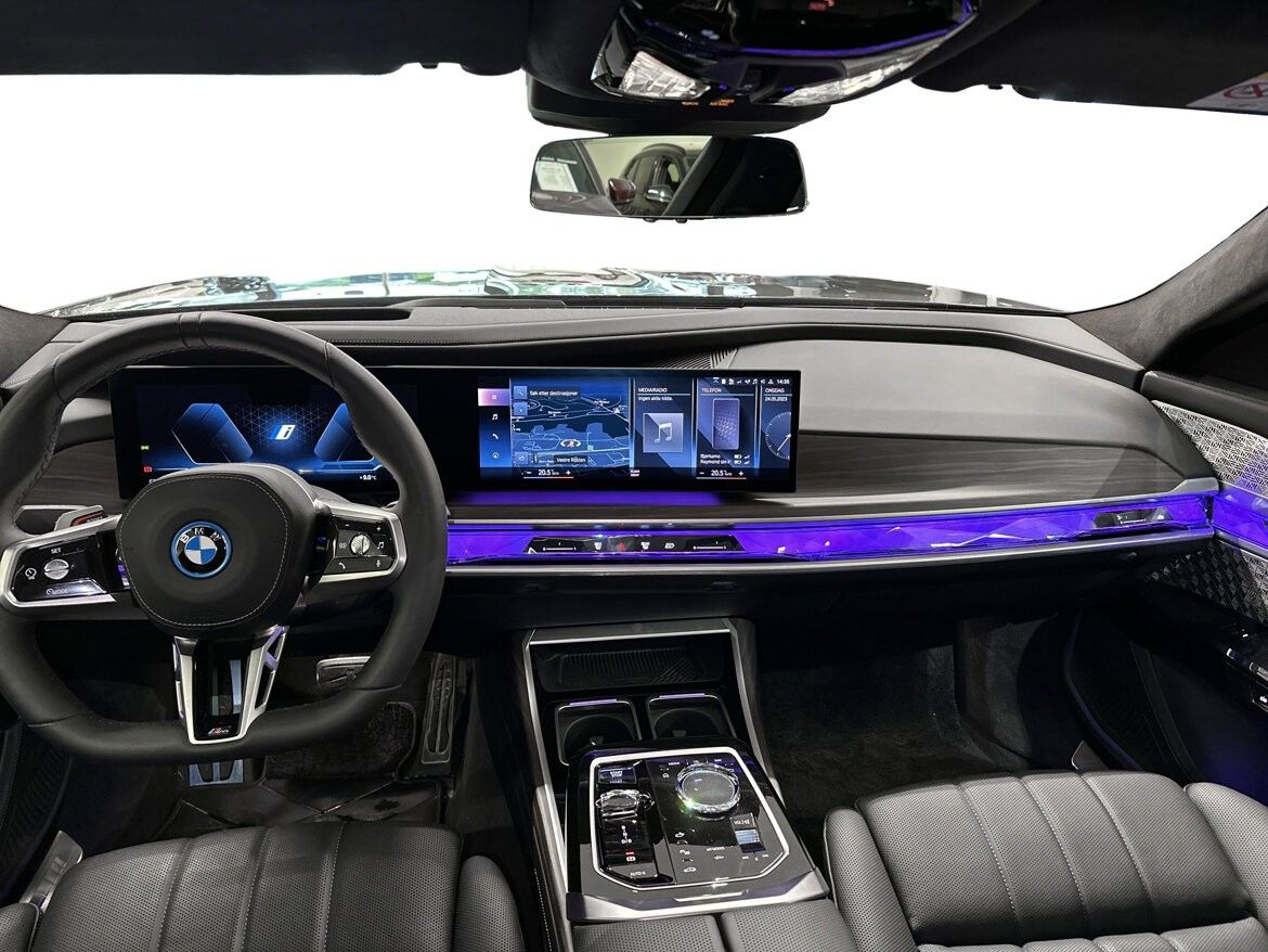 BMW i7