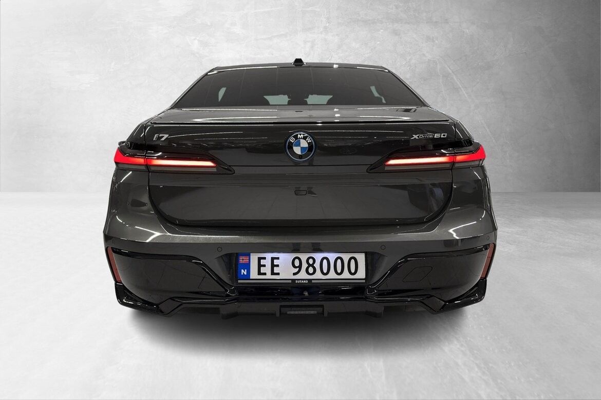 BMW i7