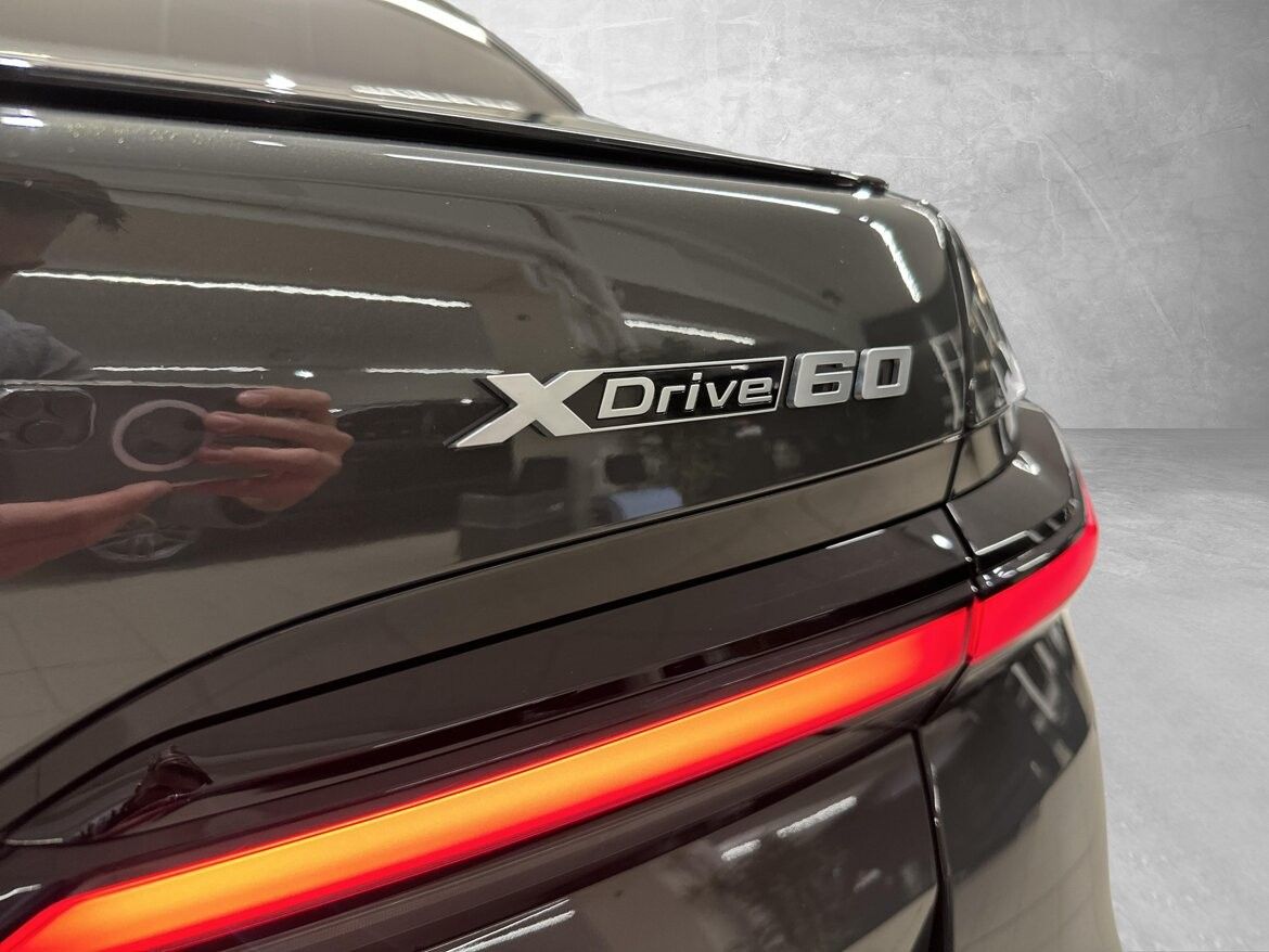 BMW i7