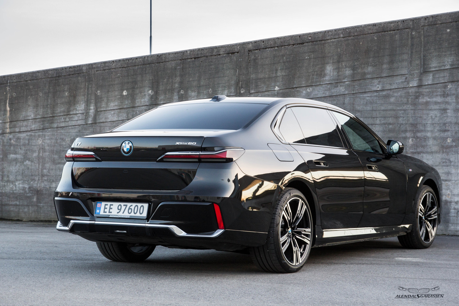 BMW i7
