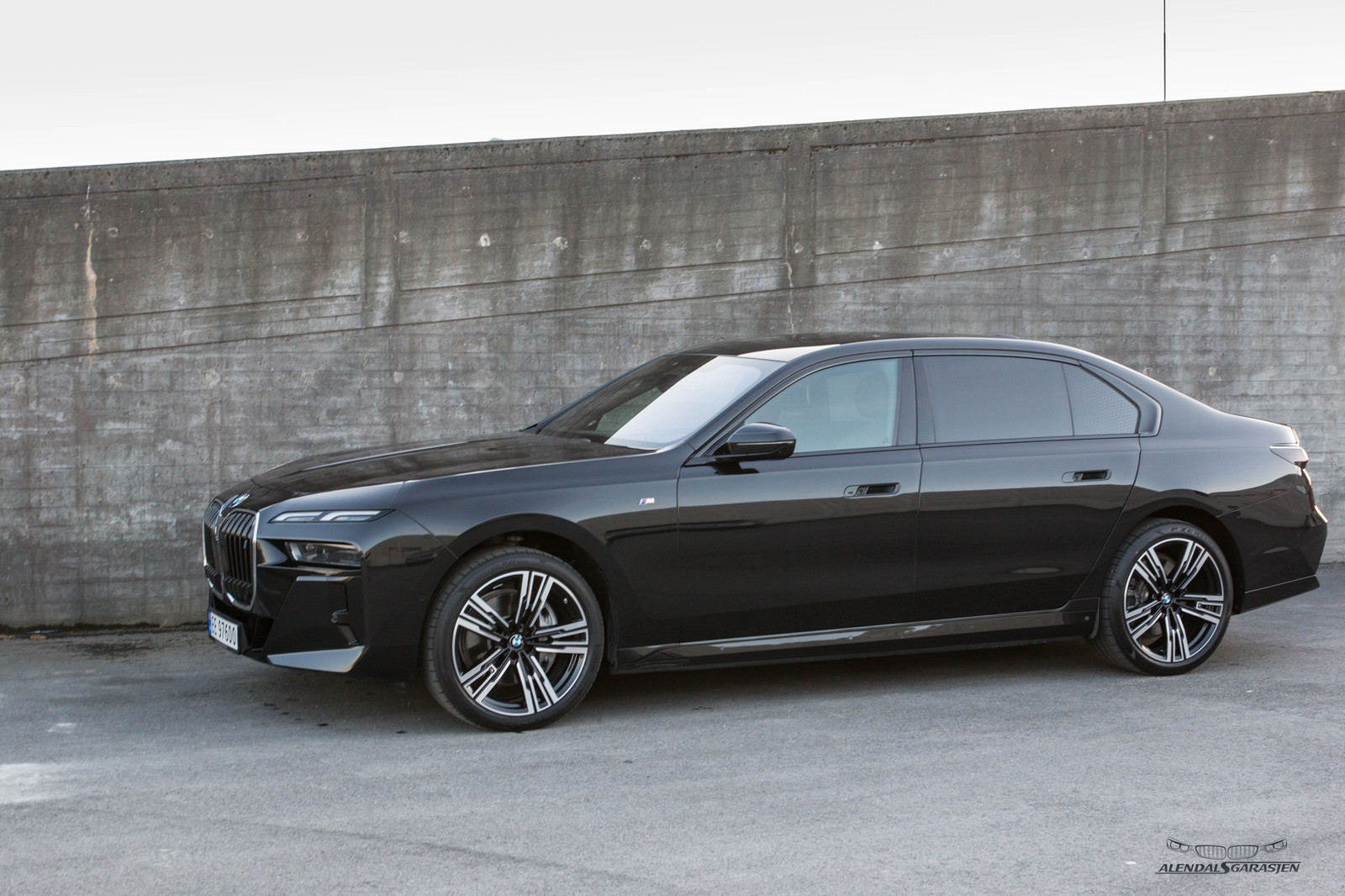 BMW i7