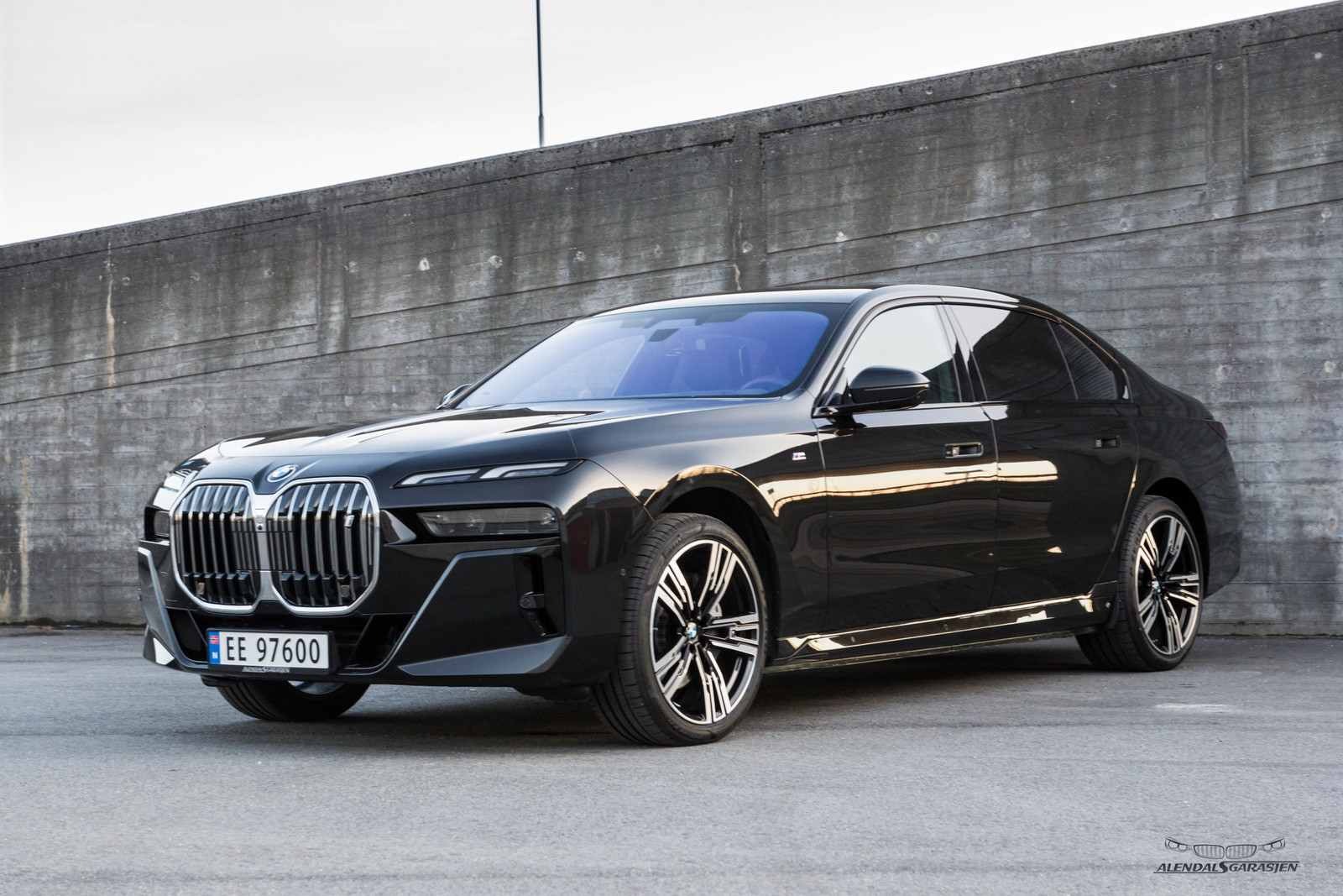 BMW i7