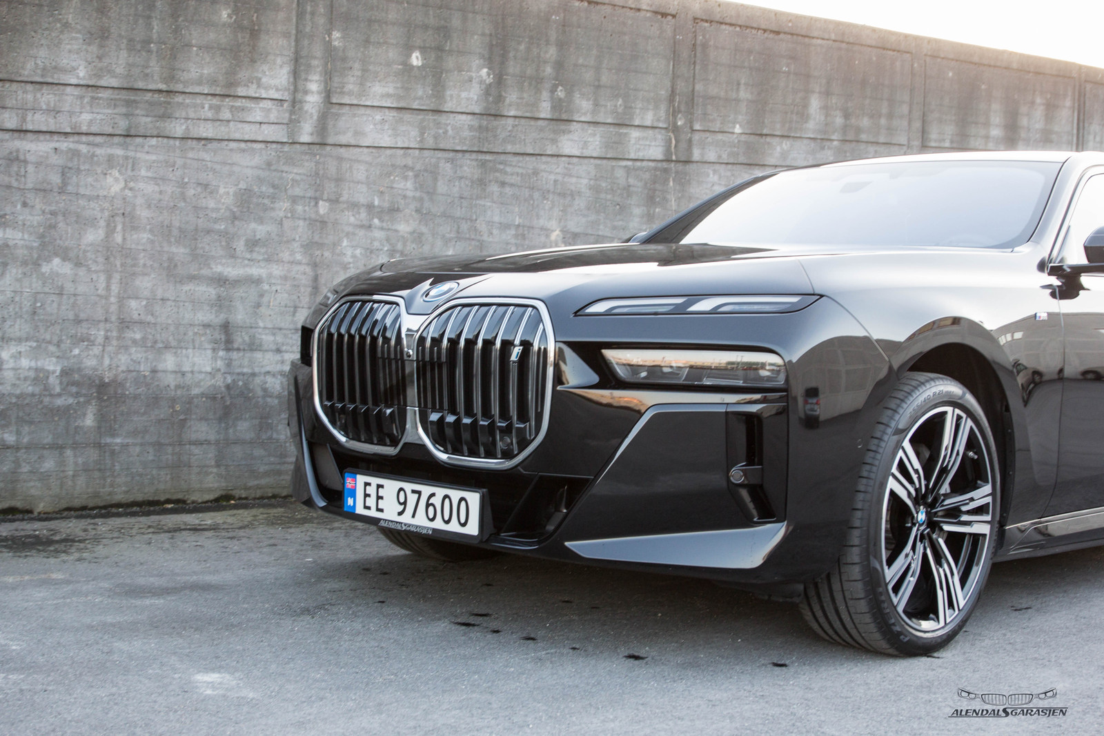 BMW i7