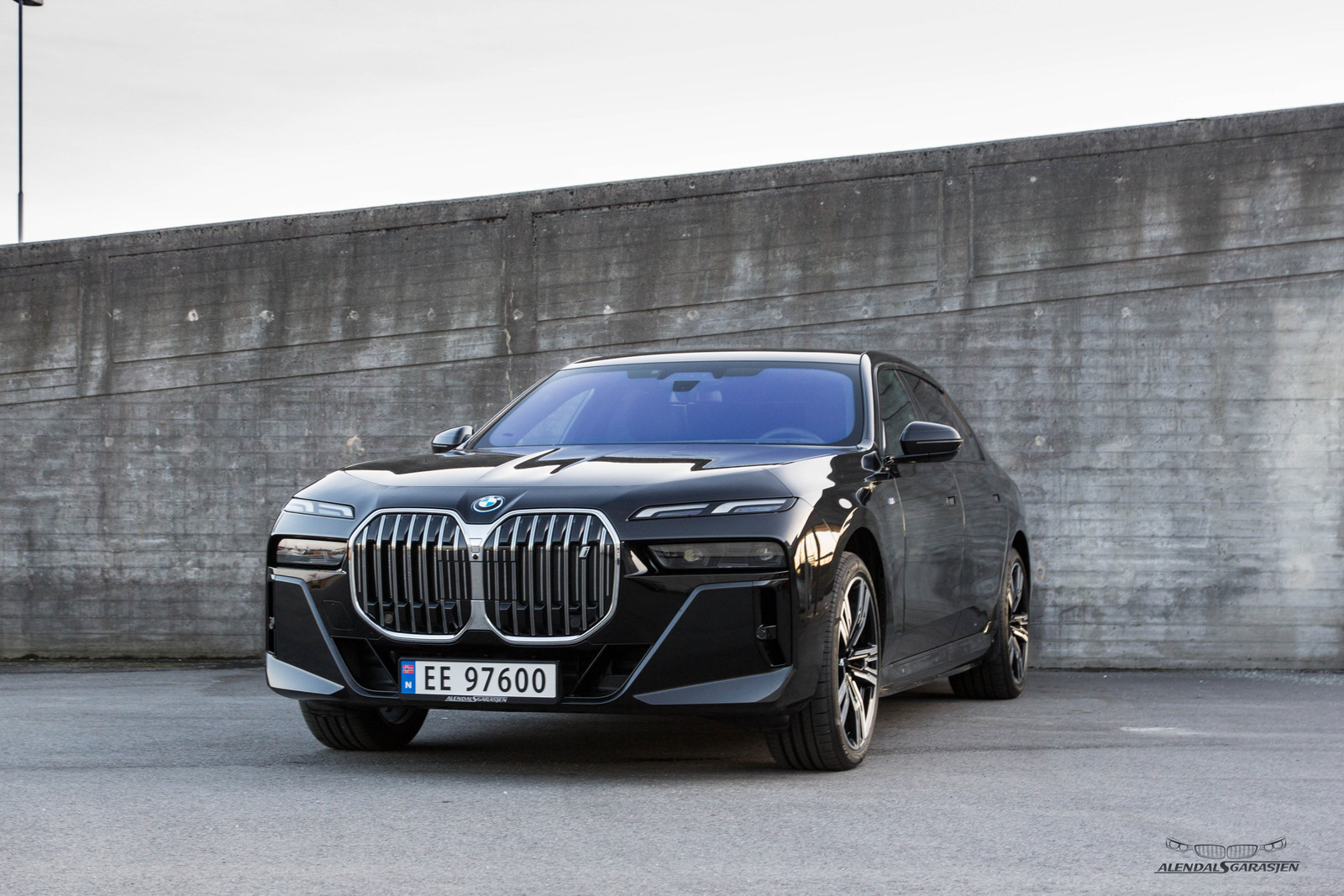 BMW i7