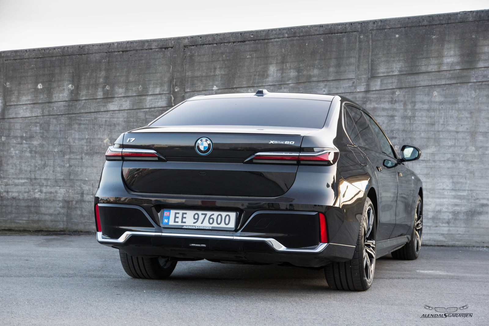 BMW i7