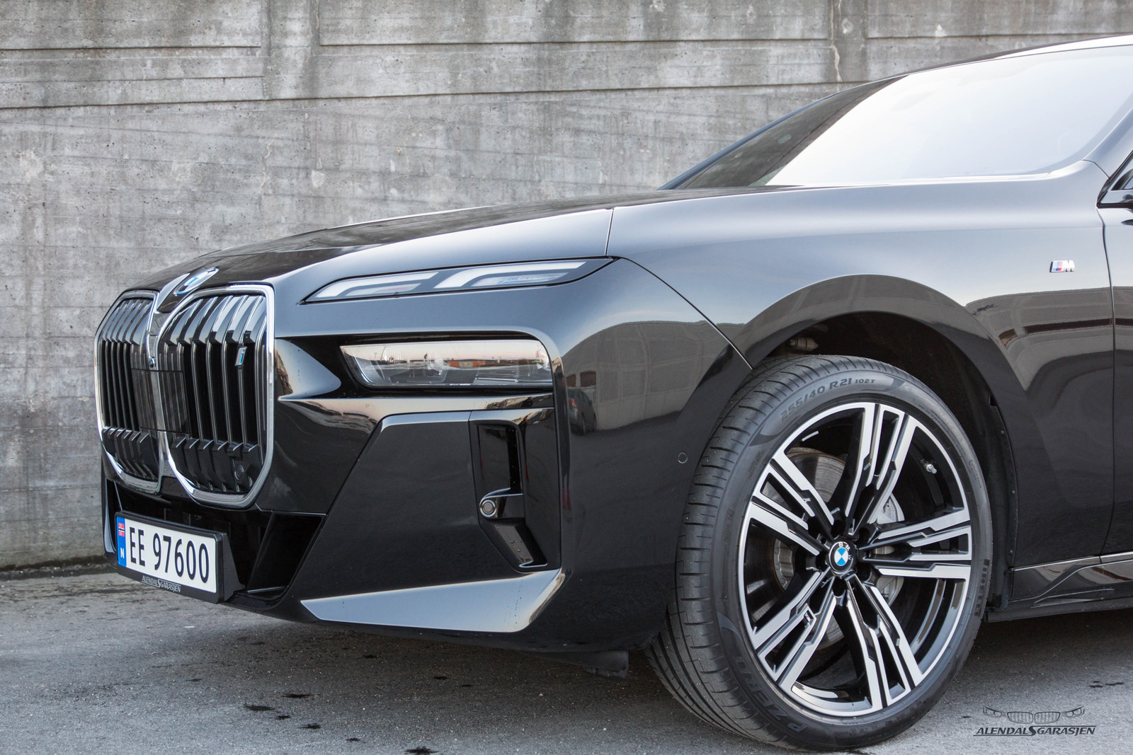 BMW i7
