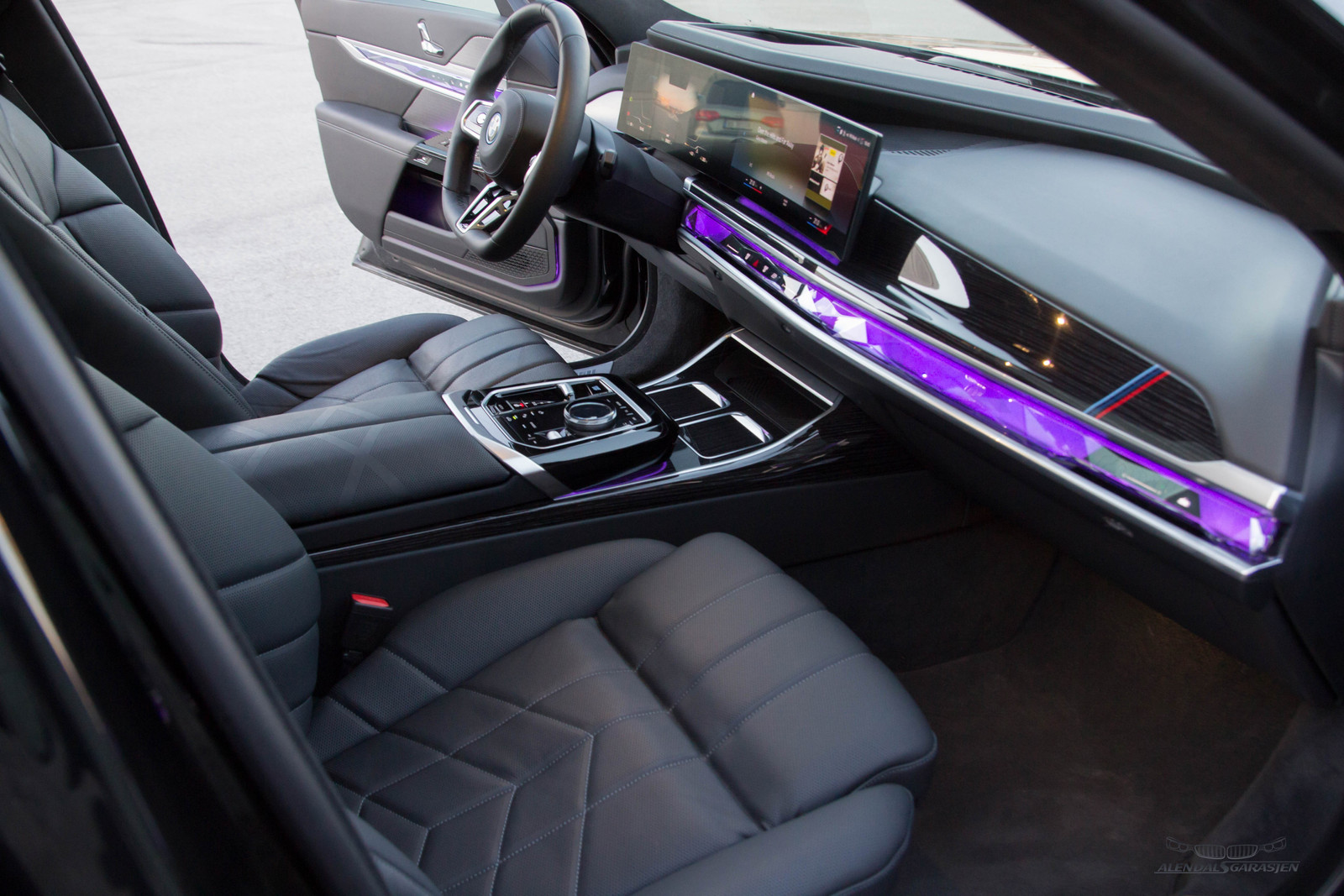 BMW i7