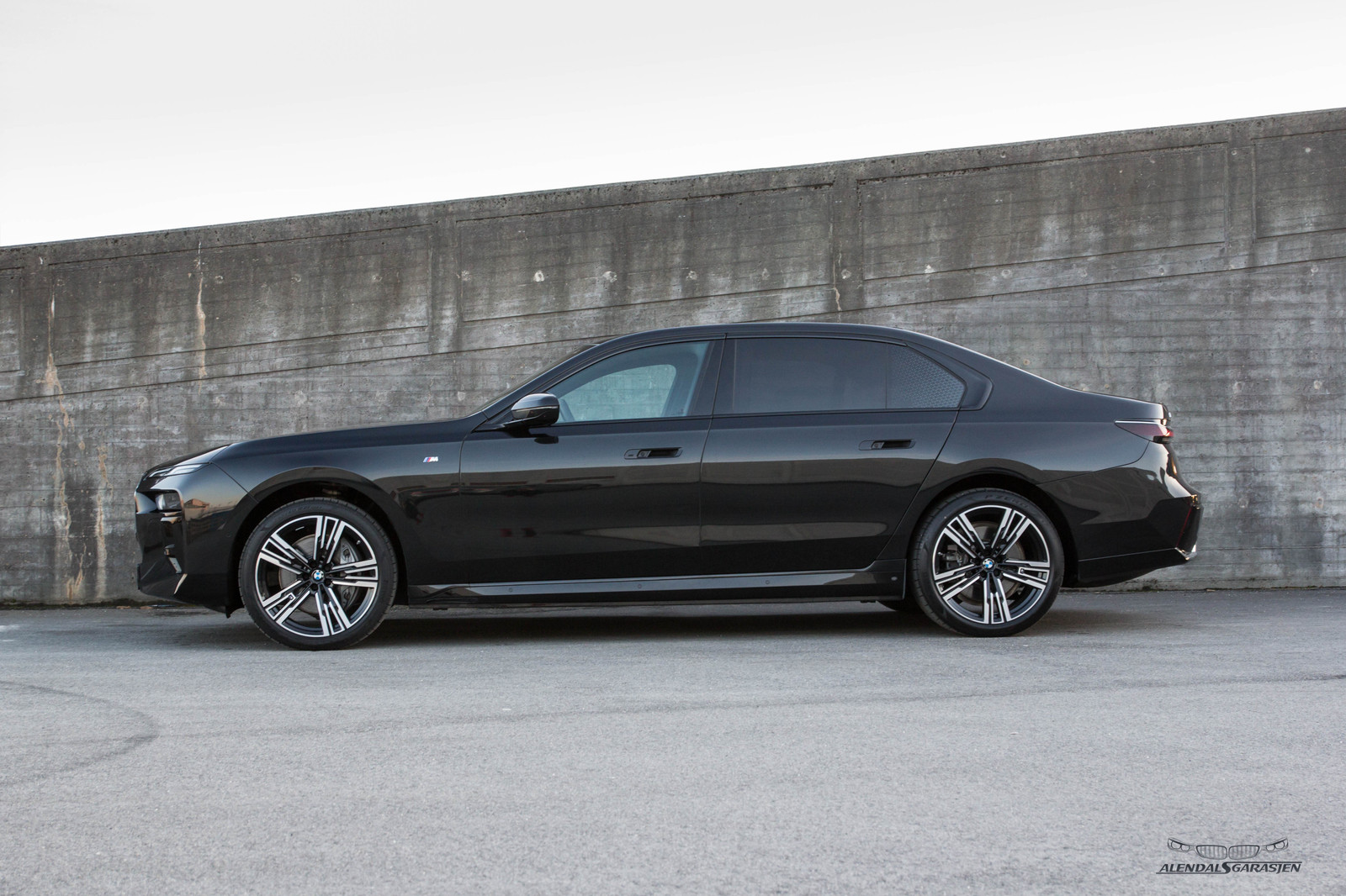 BMW i7