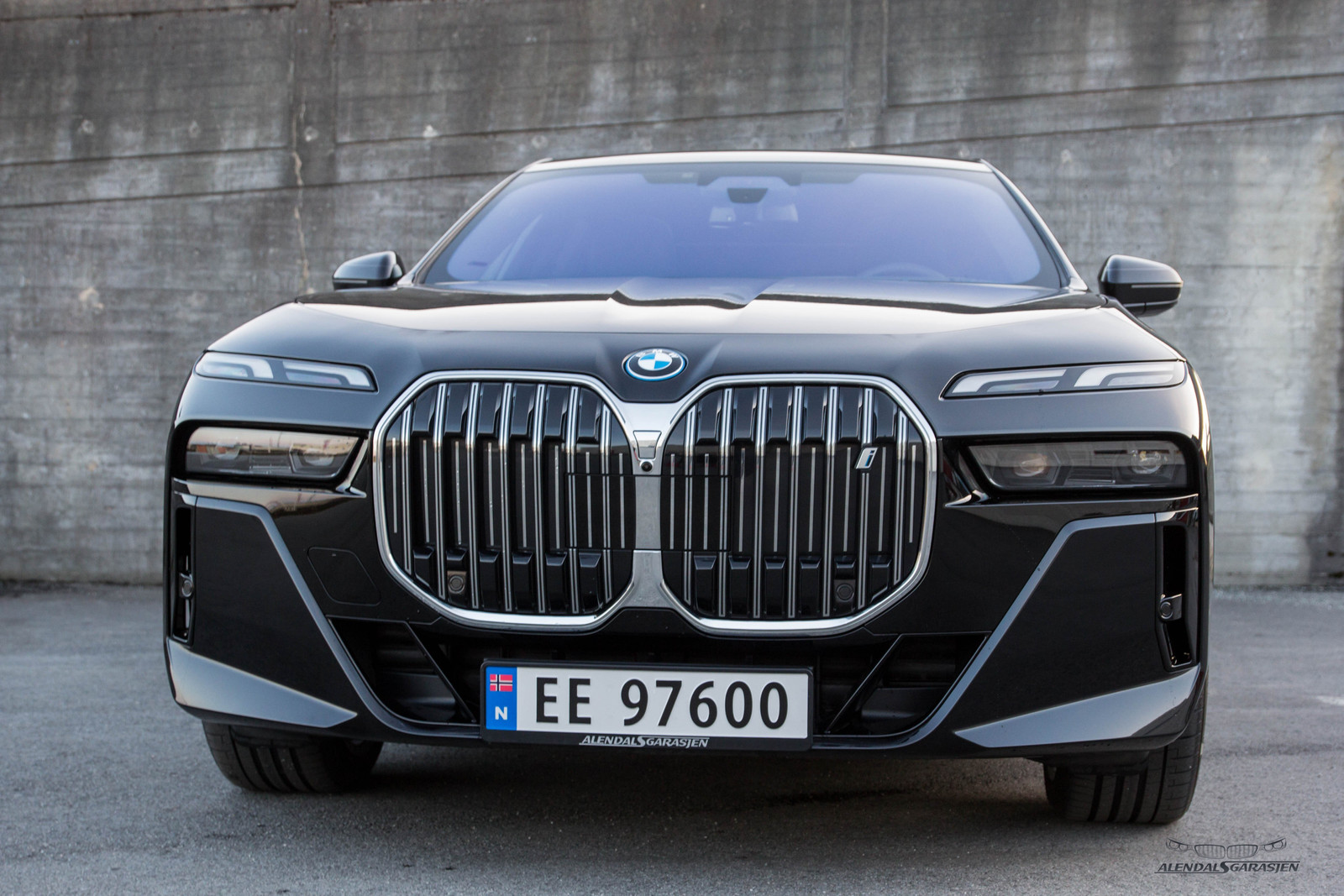 BMW i7