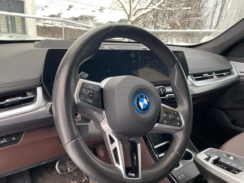BMW iX1