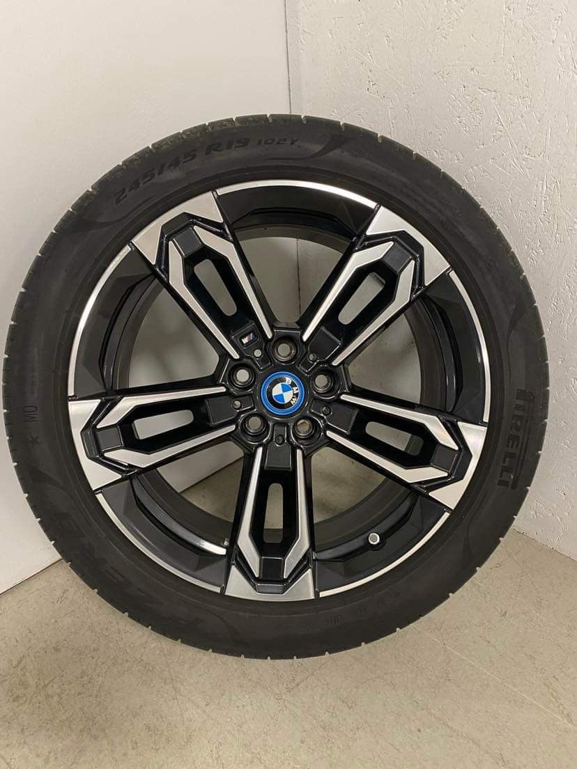 BMW iX1