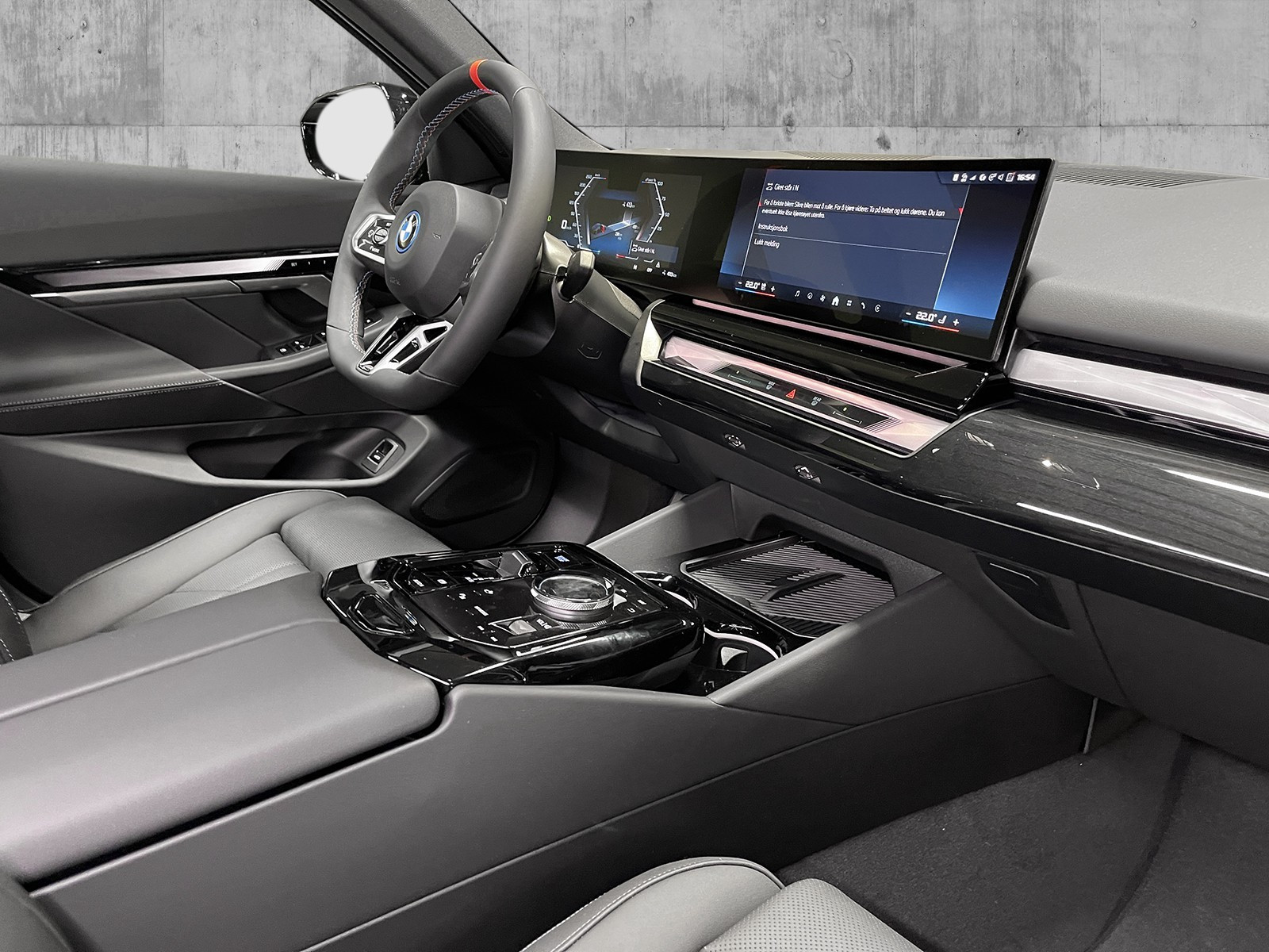 BMW i5 M60