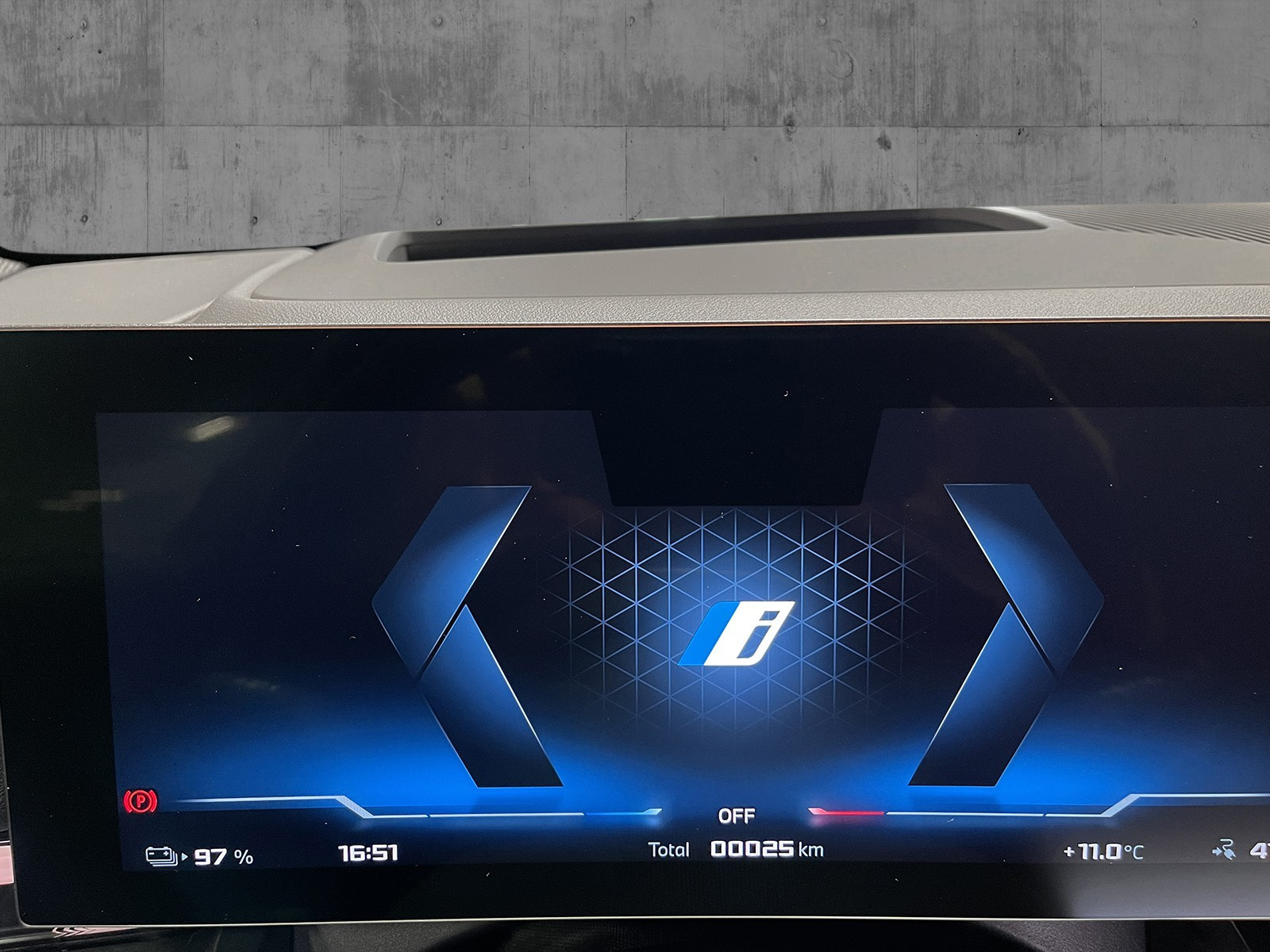 BMW i5 M60